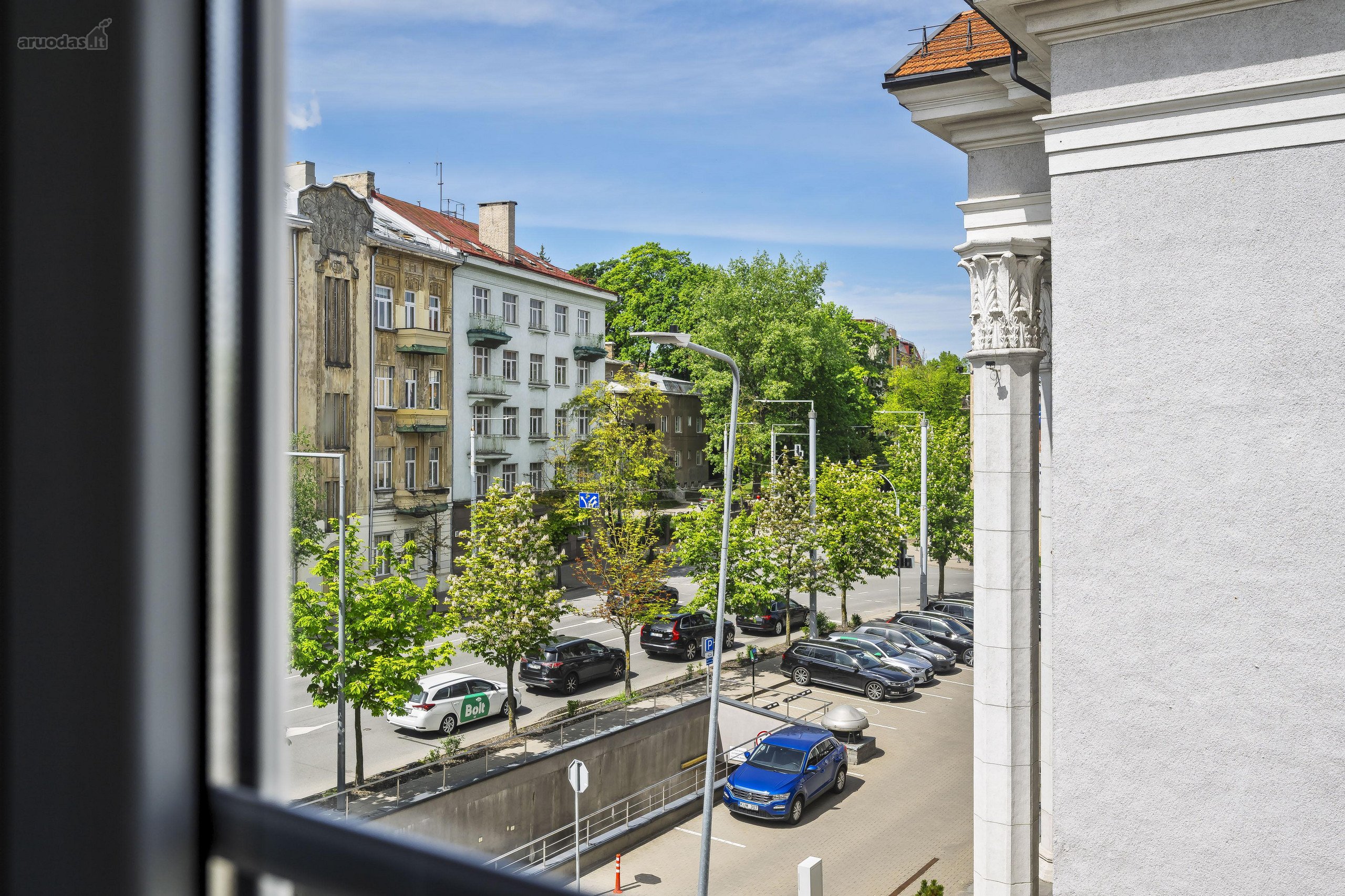 Parduodamas erdvus ir šviesus butas puikioje