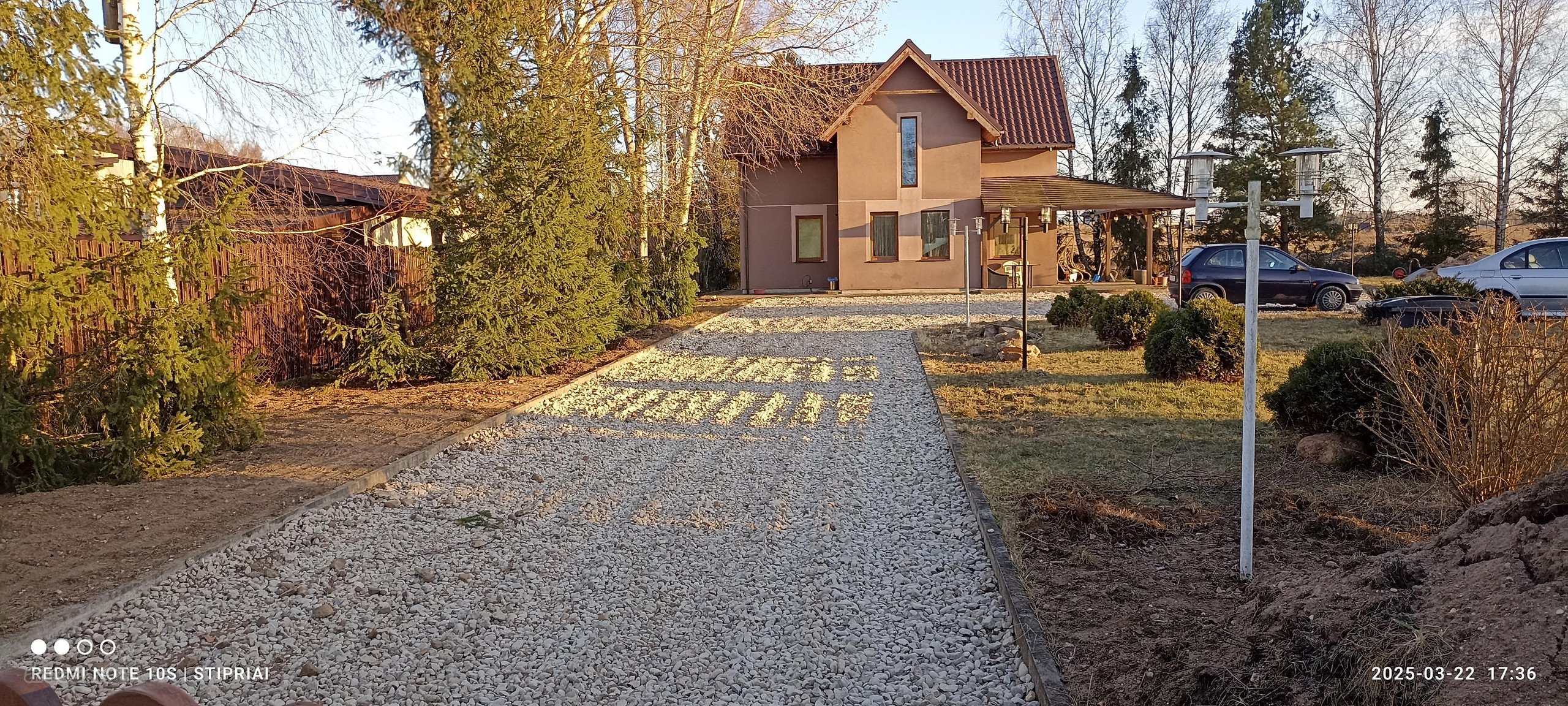 Ypač geroje vietoje, prie ežero, visą miesto