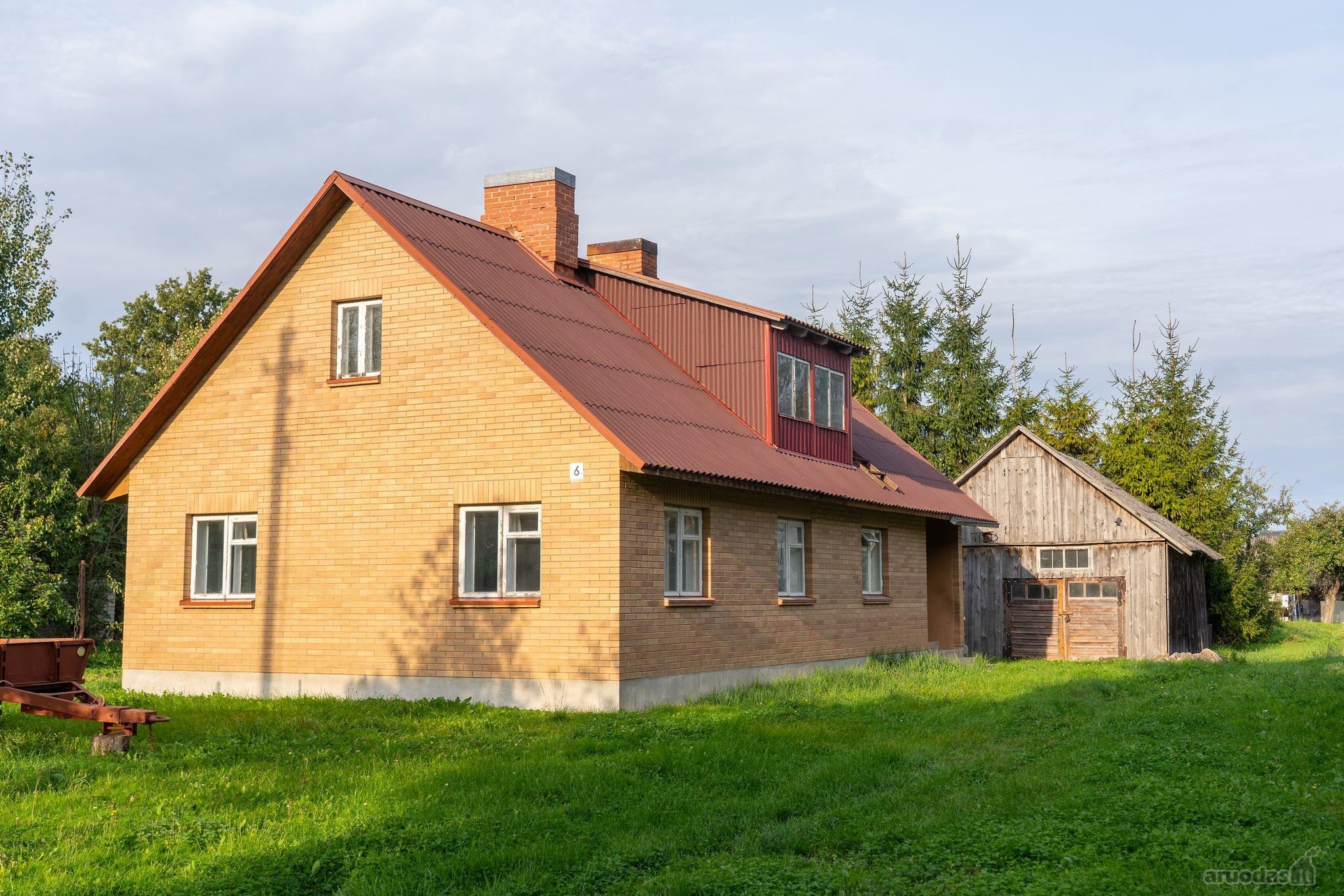 Parduodamas jaukus,mūrinis , namelis ramioje