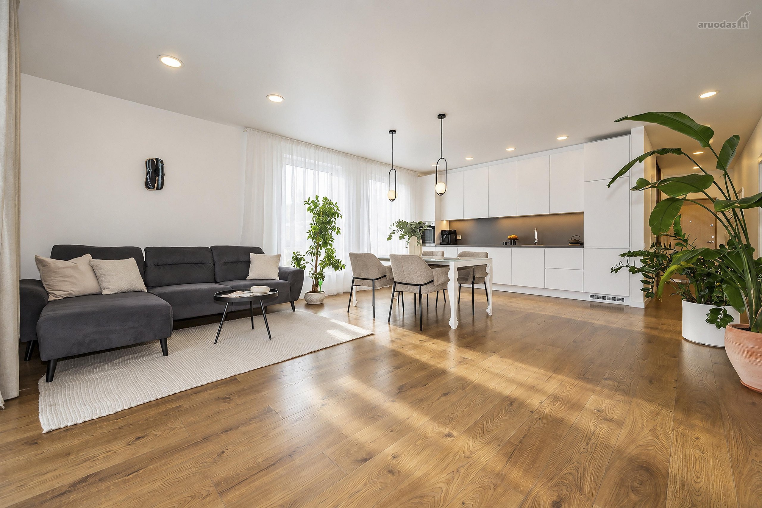 Parduodamas erdvus 3 kambarių, 72.69 m² butas