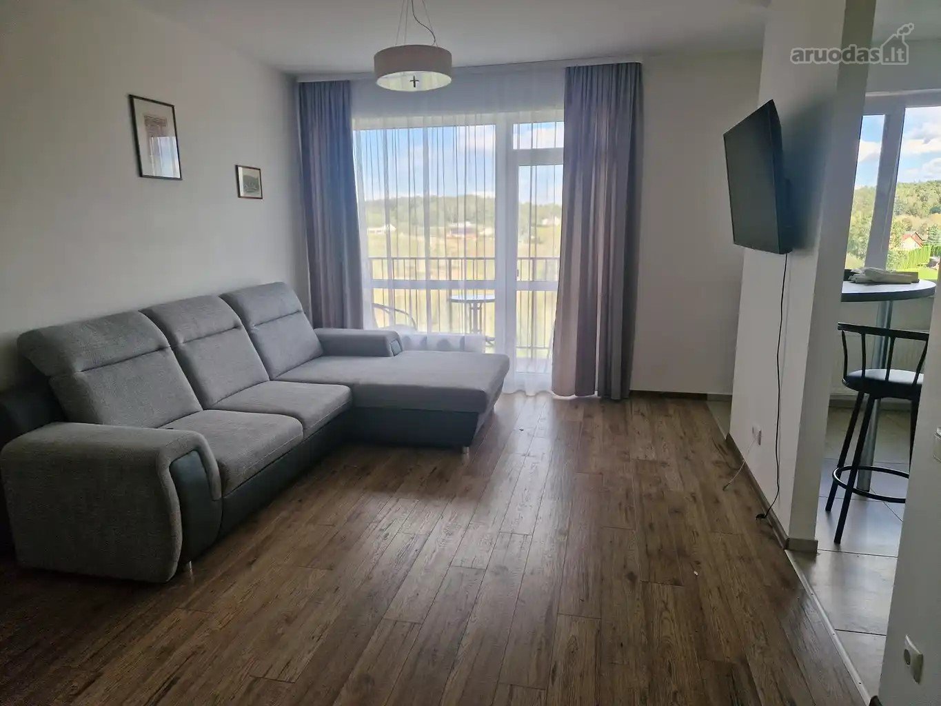 Išnuomojamas 2 Kambarių Butas Projekte