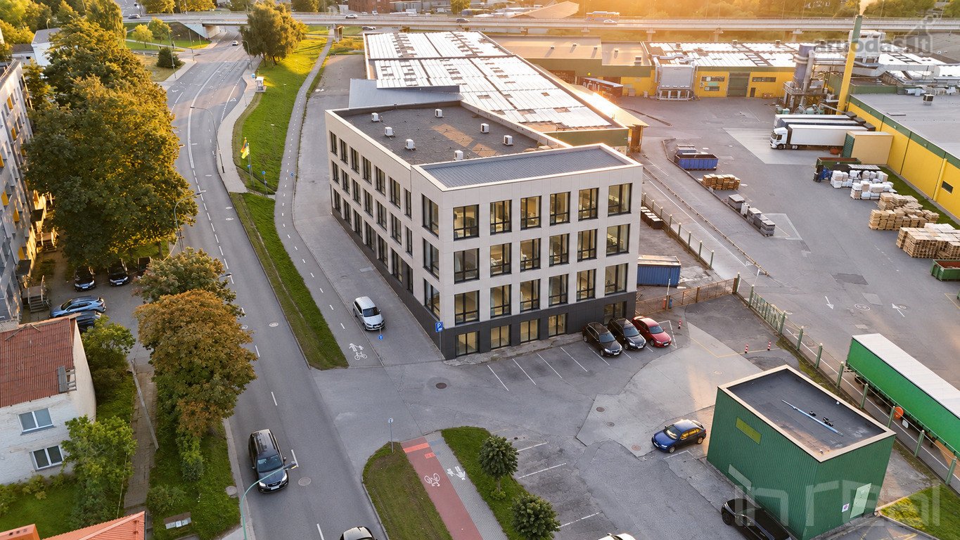 Parduodamos 2220 kv.m. admistracinės,