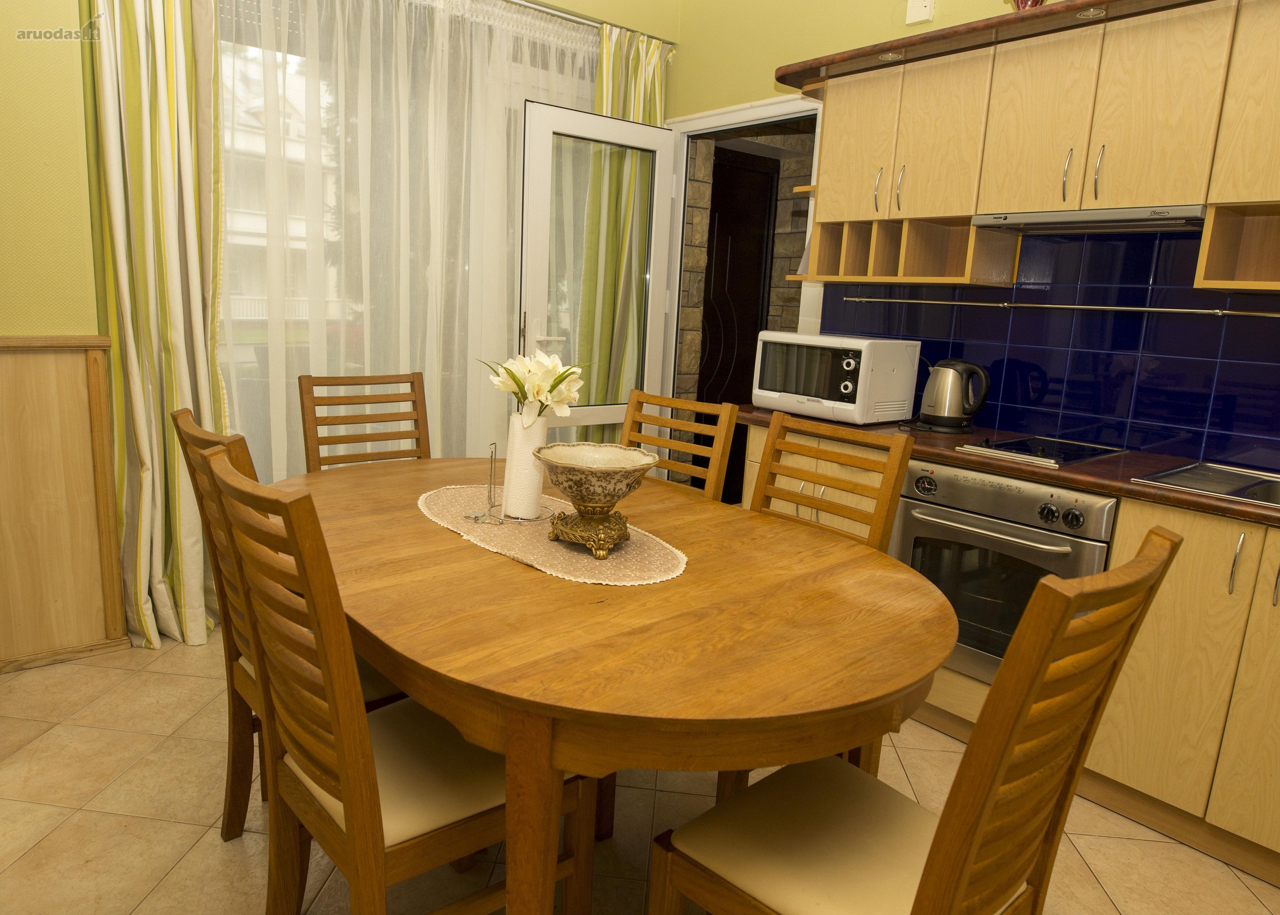 Trijų aukštų su dviem miegamaisiais apartamentai