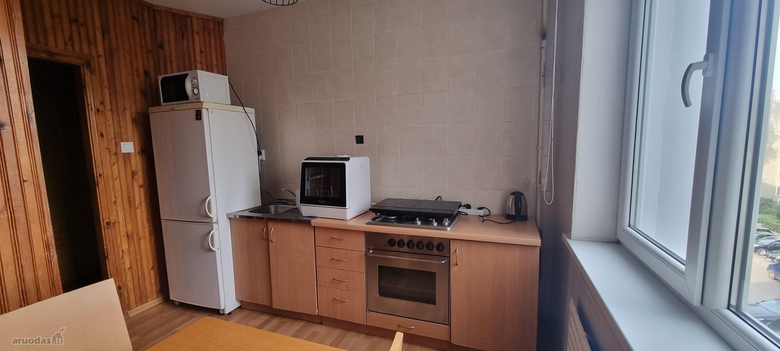 Nuomojamas erdvus 2 kambarių butas su visa
