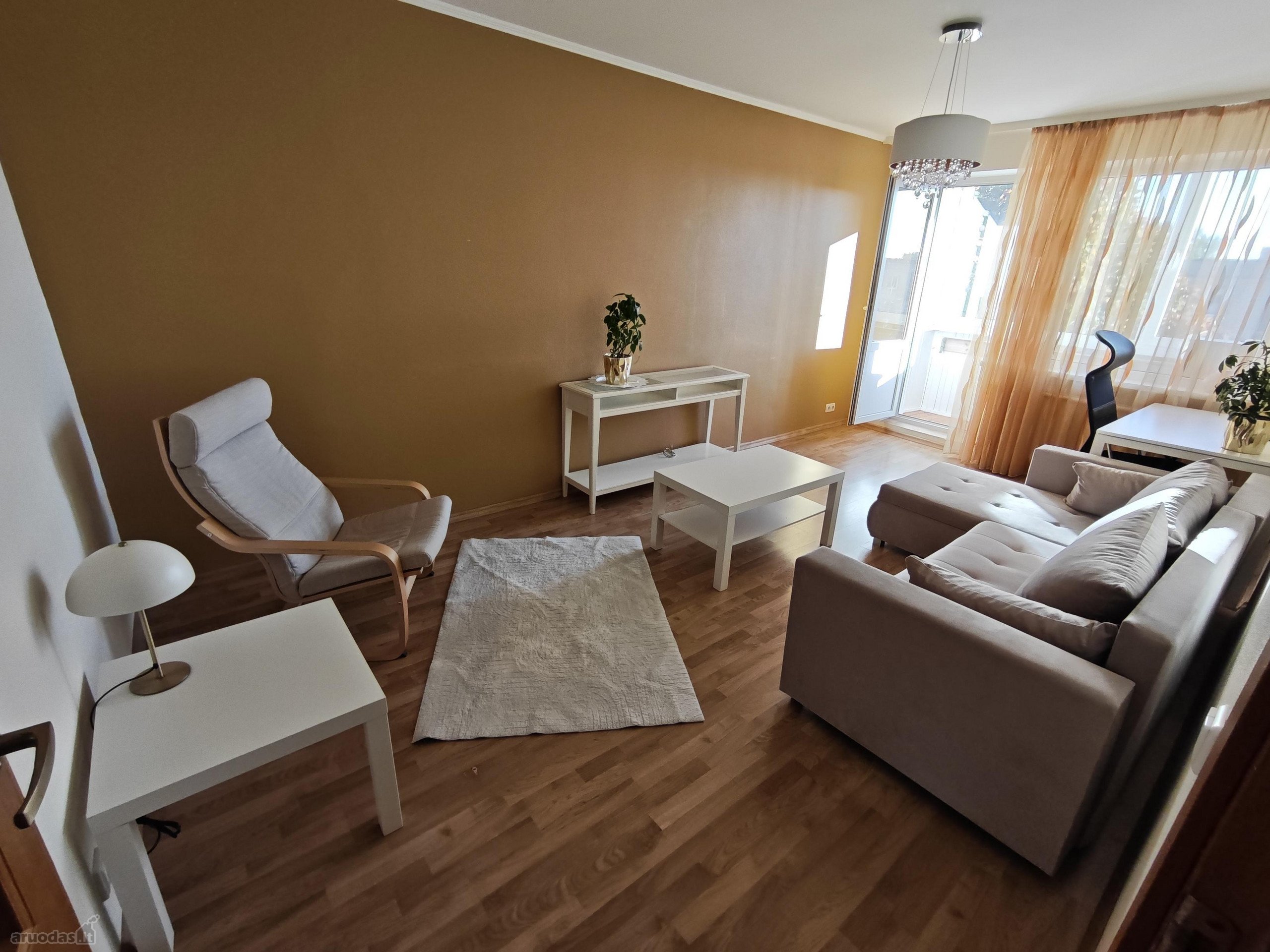 Išnuomojamas tvarkingas, jaukus ir pilnai