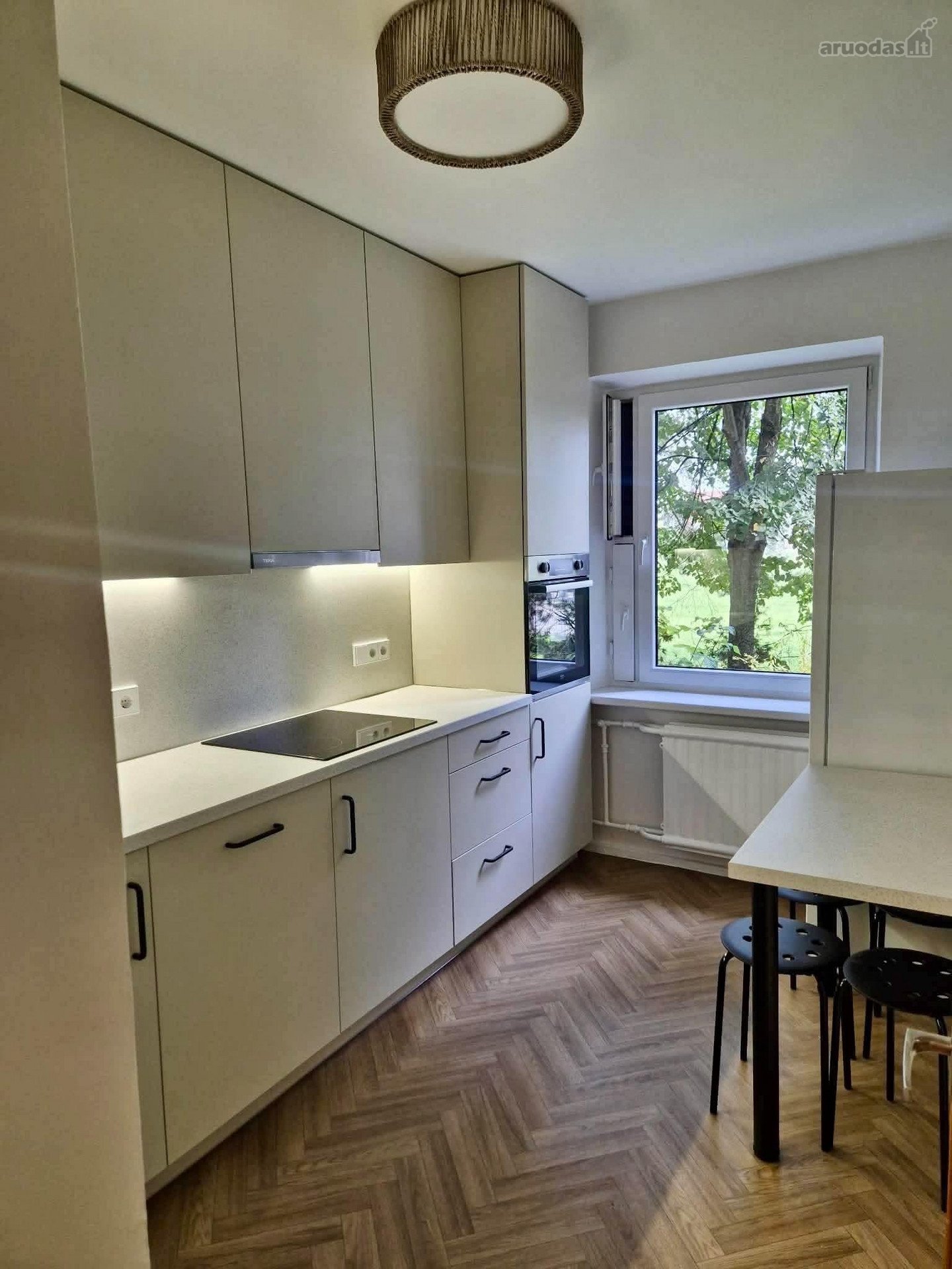 Išnuomojamas 3 kambarių butas Baltų pr. 15,