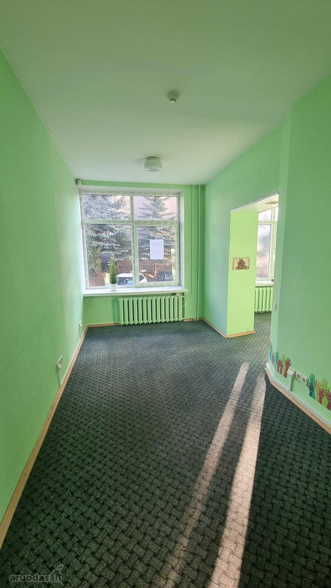 Nuomojamos dvi patalpos pirmame aukšte 80 ir