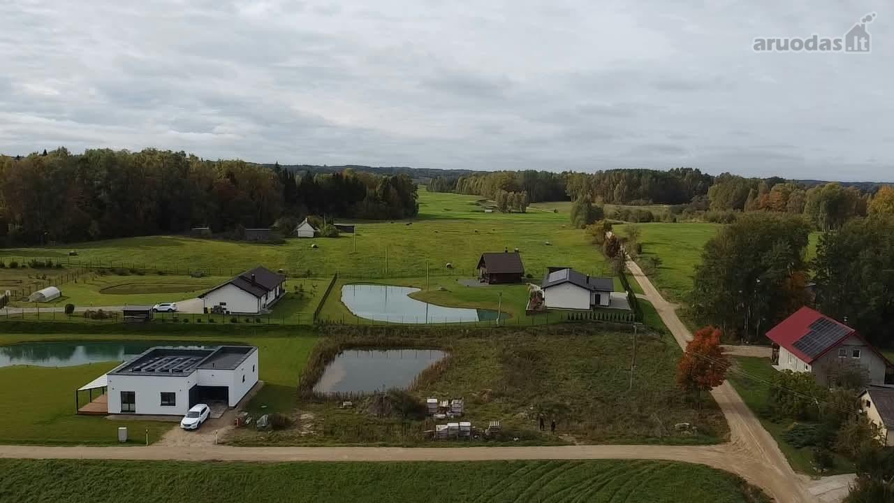 Parduodami du sujungti namų valdos sklypai