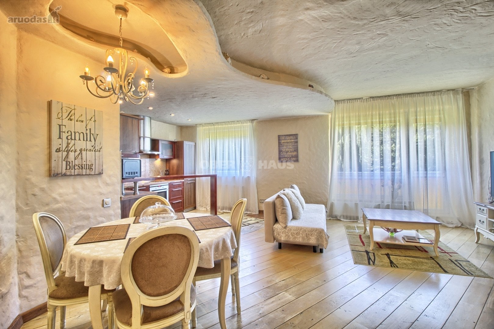 Išnuomojamas erdvus 86,74 m² butas.
