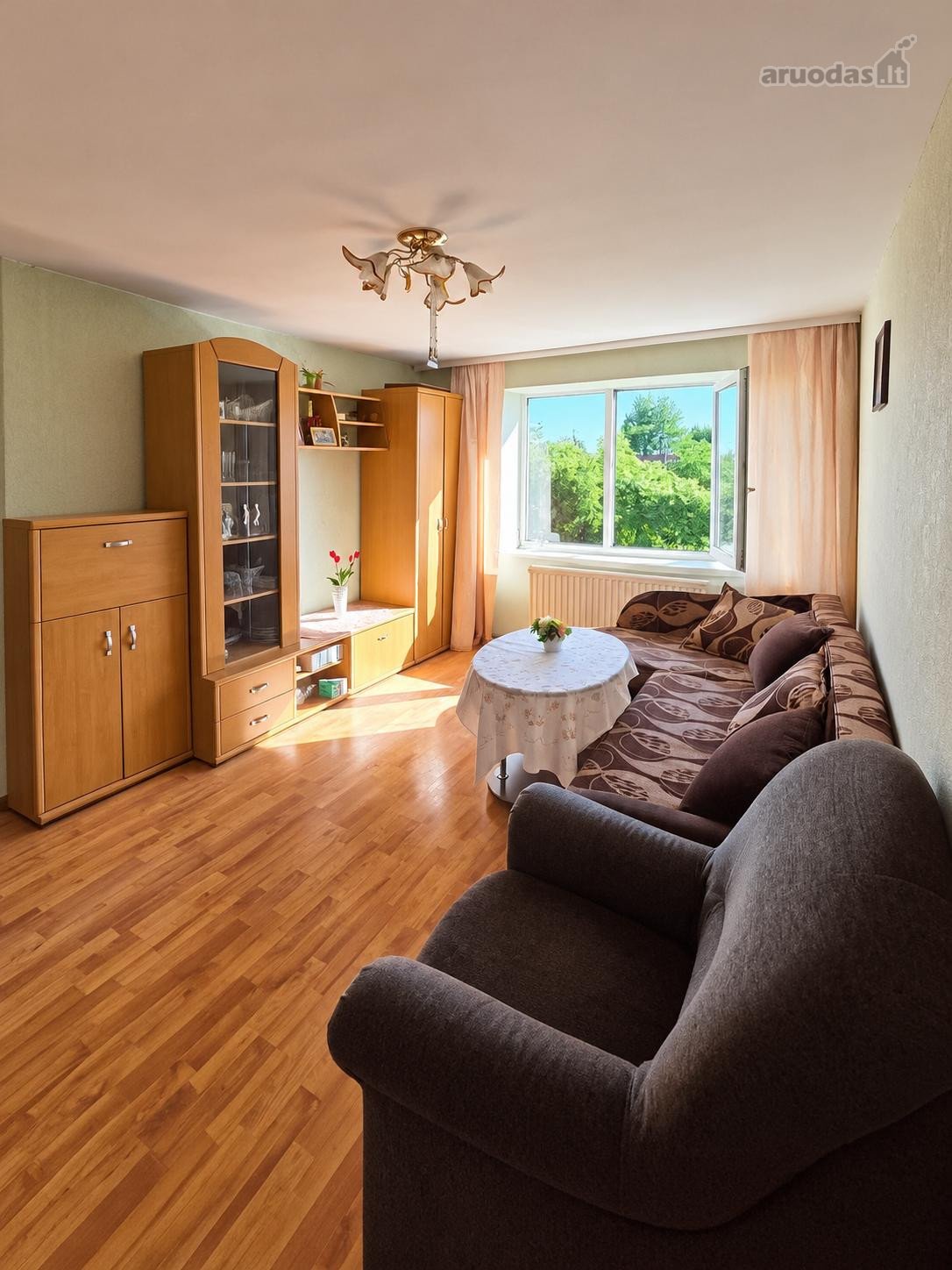 Pačiame Varnių miestelio centre parduodamas