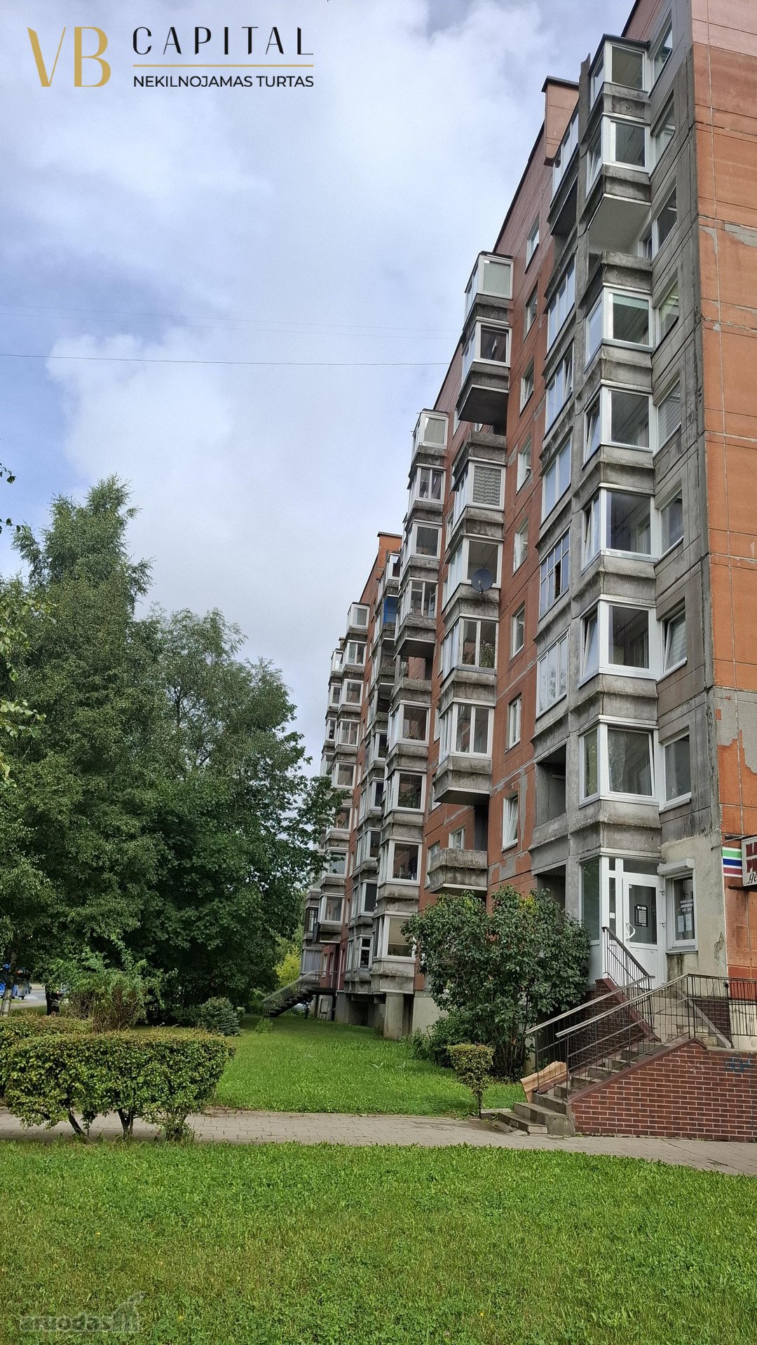 Parduodamas 3 su holu kambarių butas. Bute