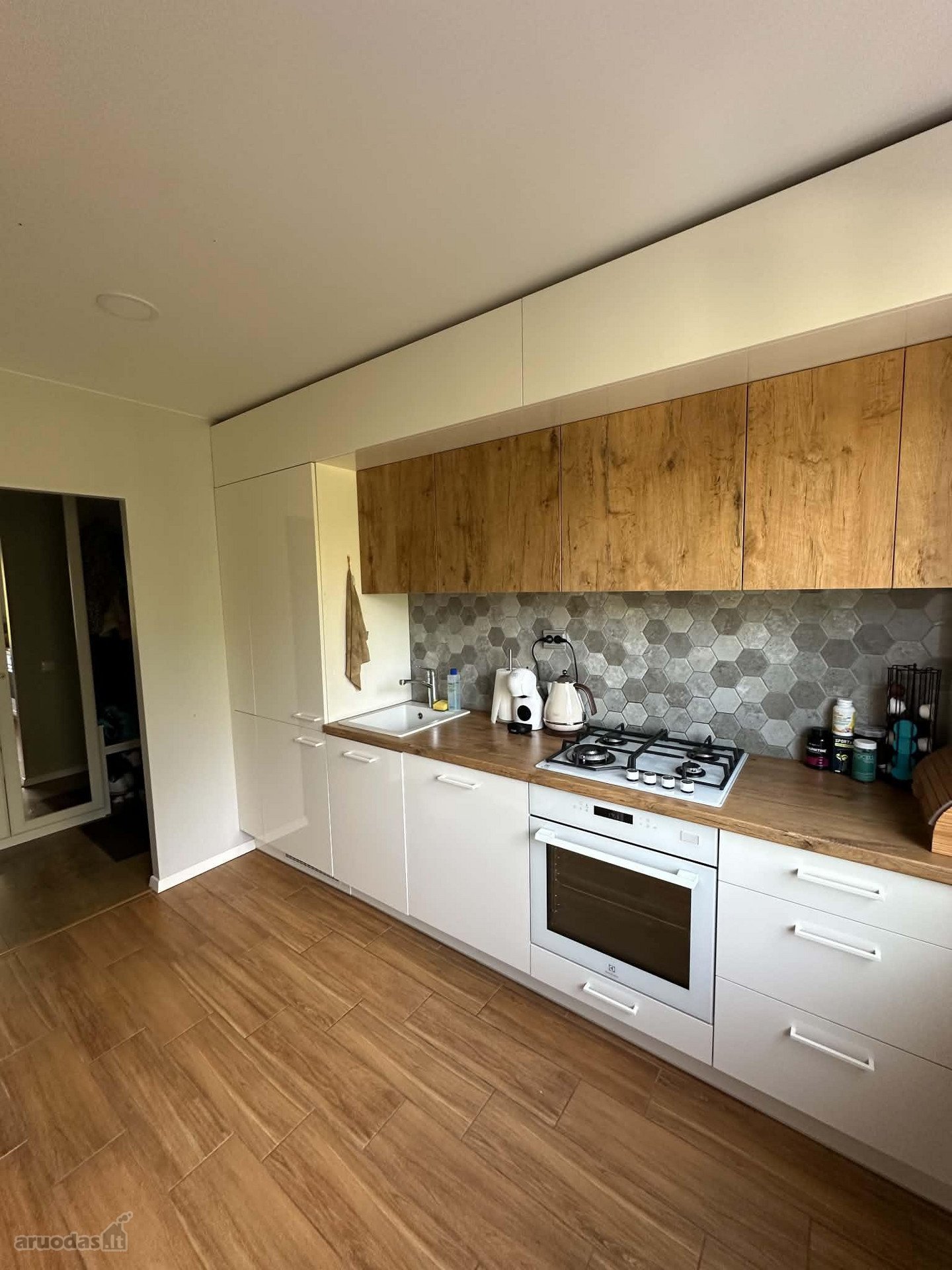 Parduodamas tvarkingas 48,7 m² butas su