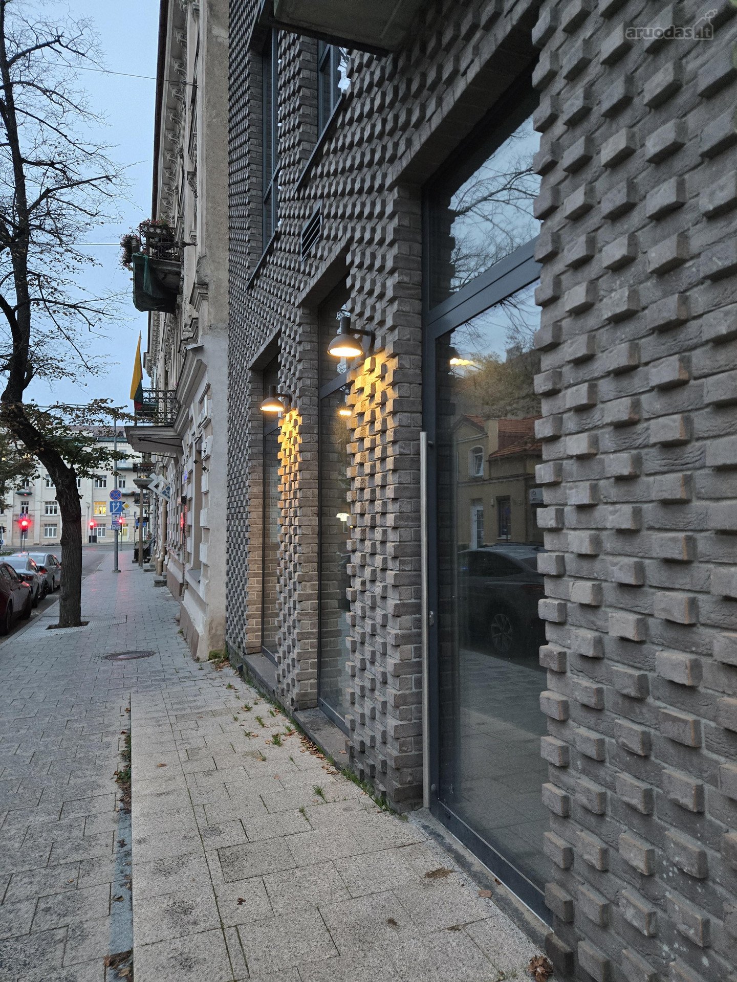 Parduodamos Komercinių patalpų dalys