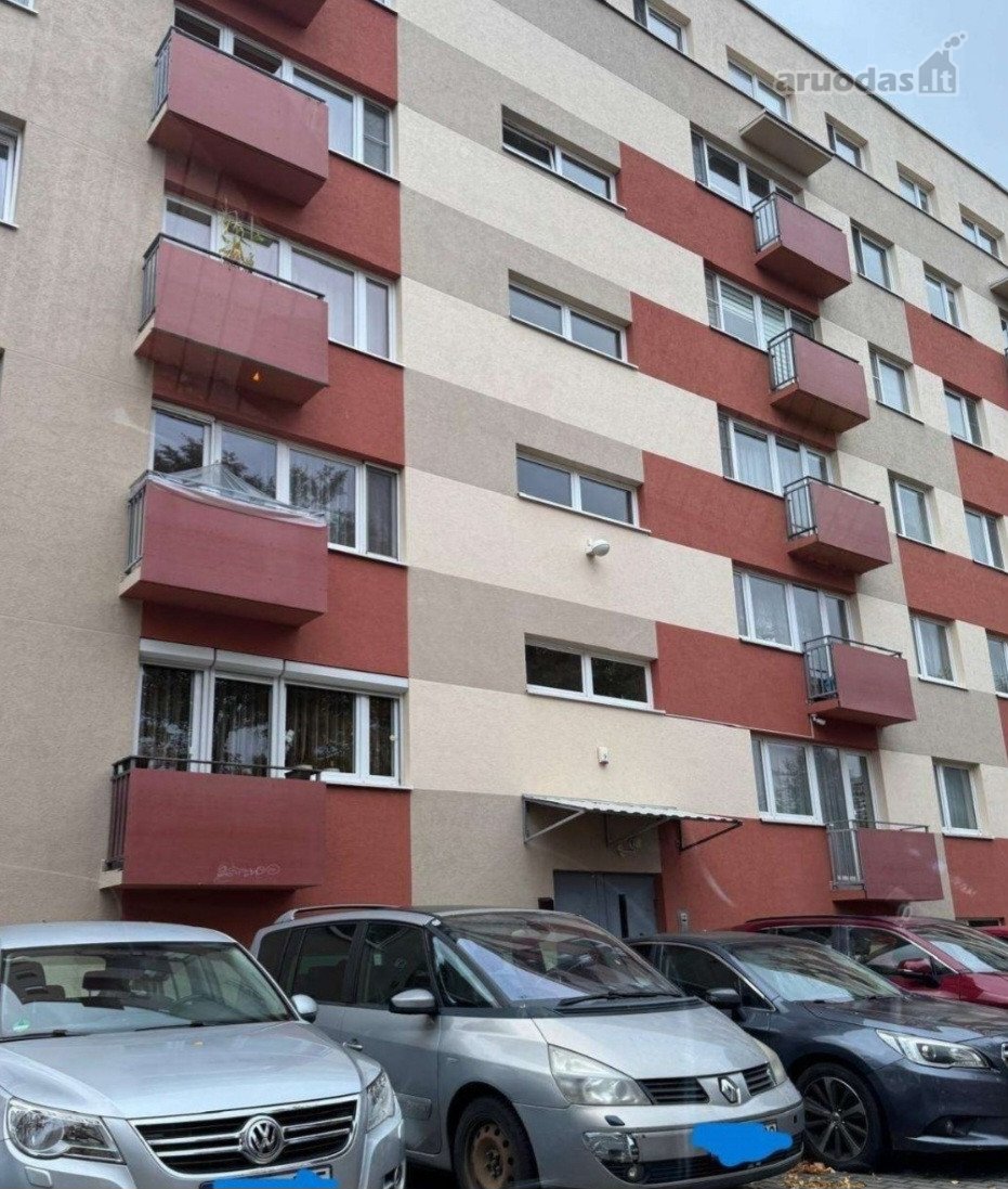 Parduodamas erdvus 4 kambarių butas su