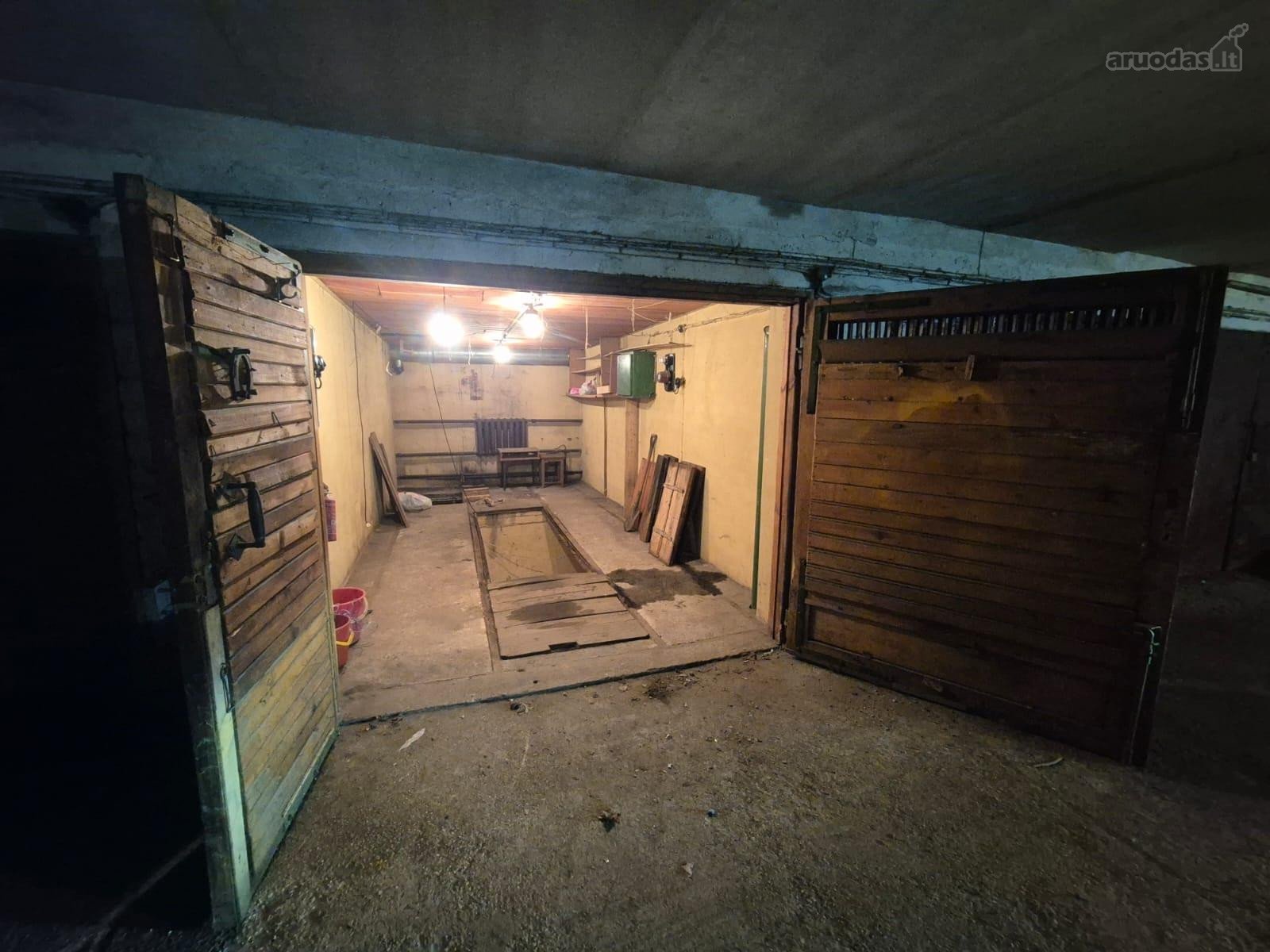 Požeminis garažas papildoma vieta: duobė su