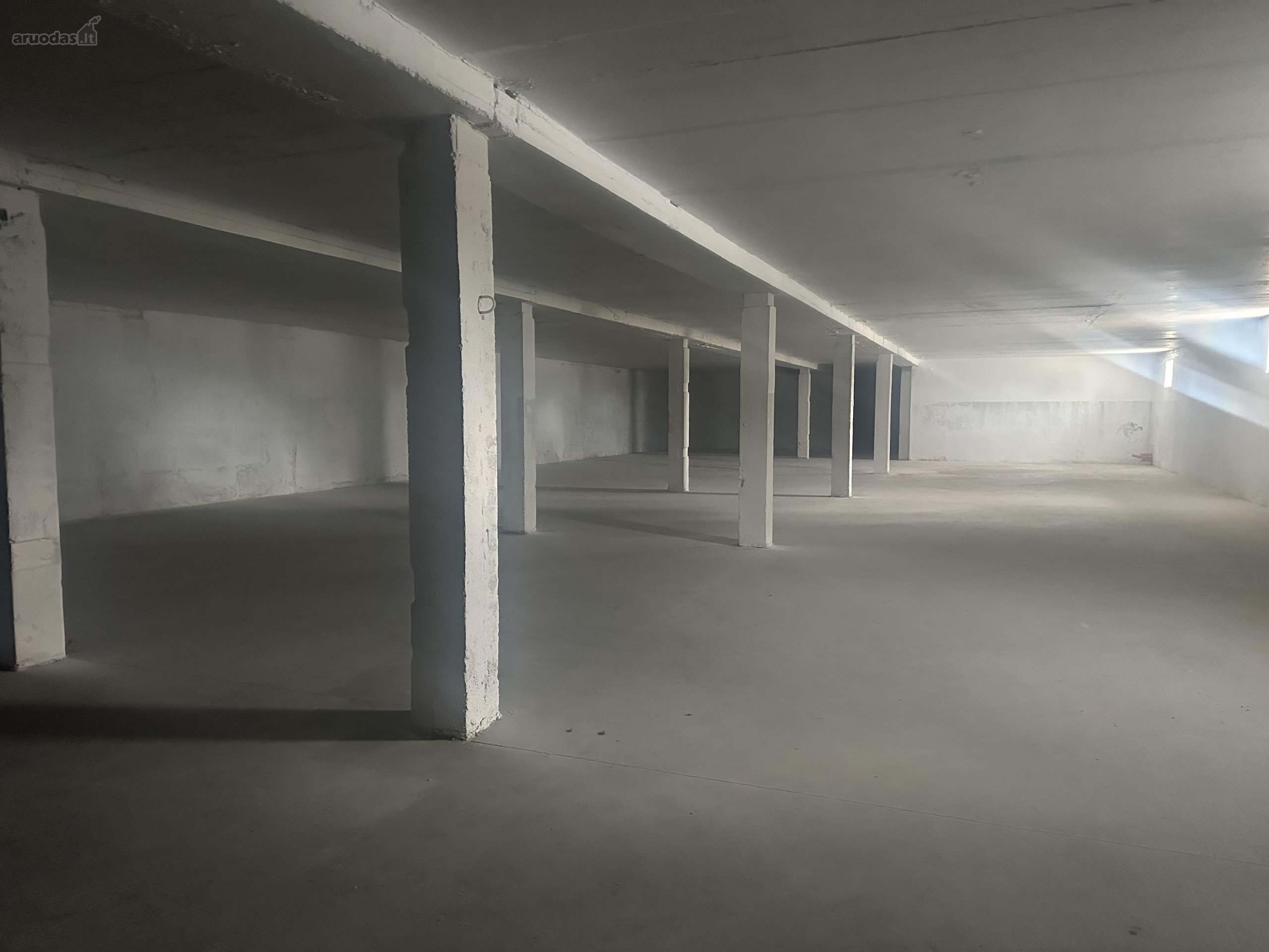 Išnuomojamos 2600 m² sandėliavimo/gamybinės