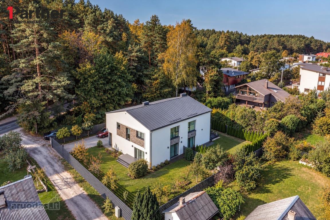 Parduodamas išskirtinis namas itin žalioje