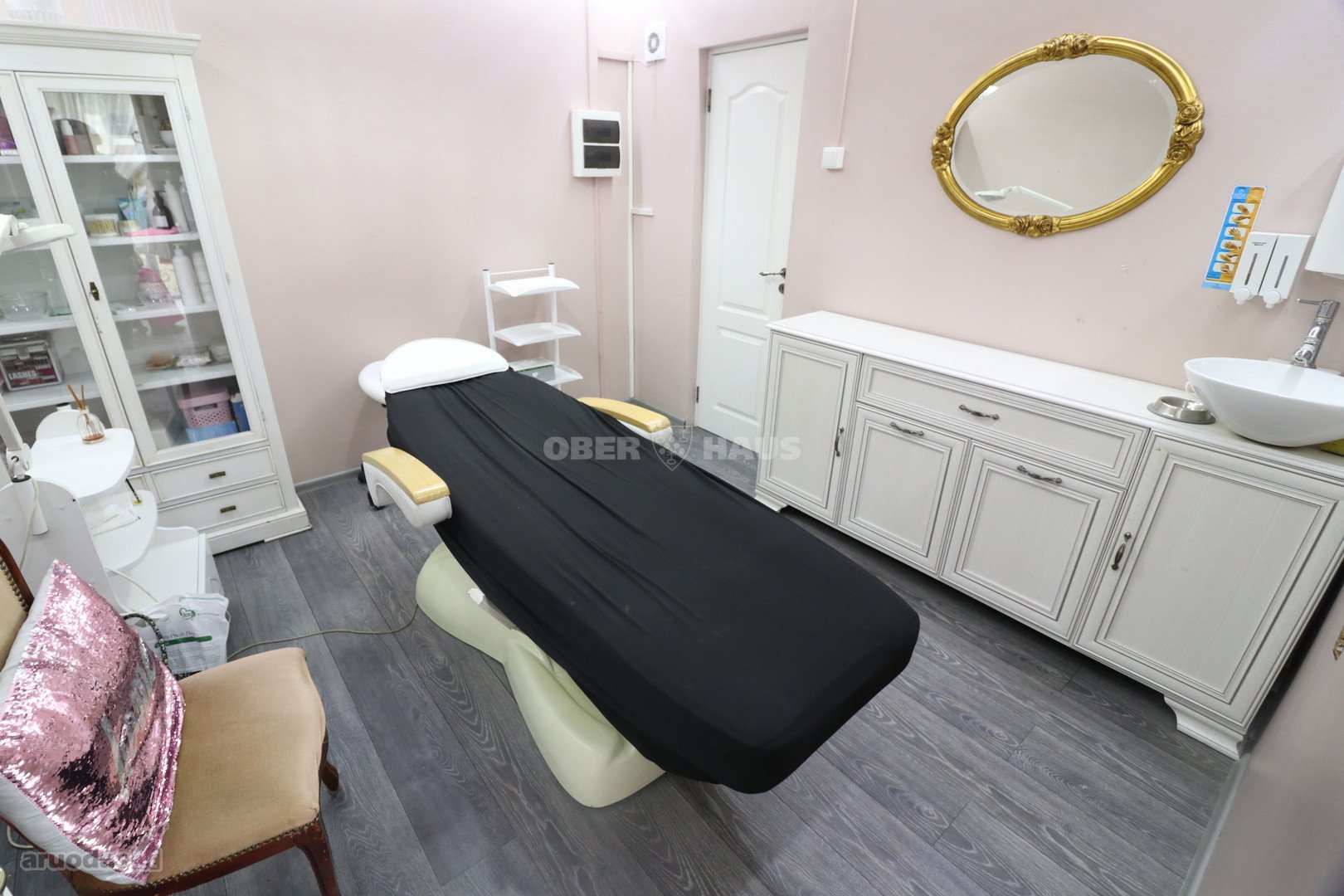 Parduodamas grožio salonas, esantis Beržų g.