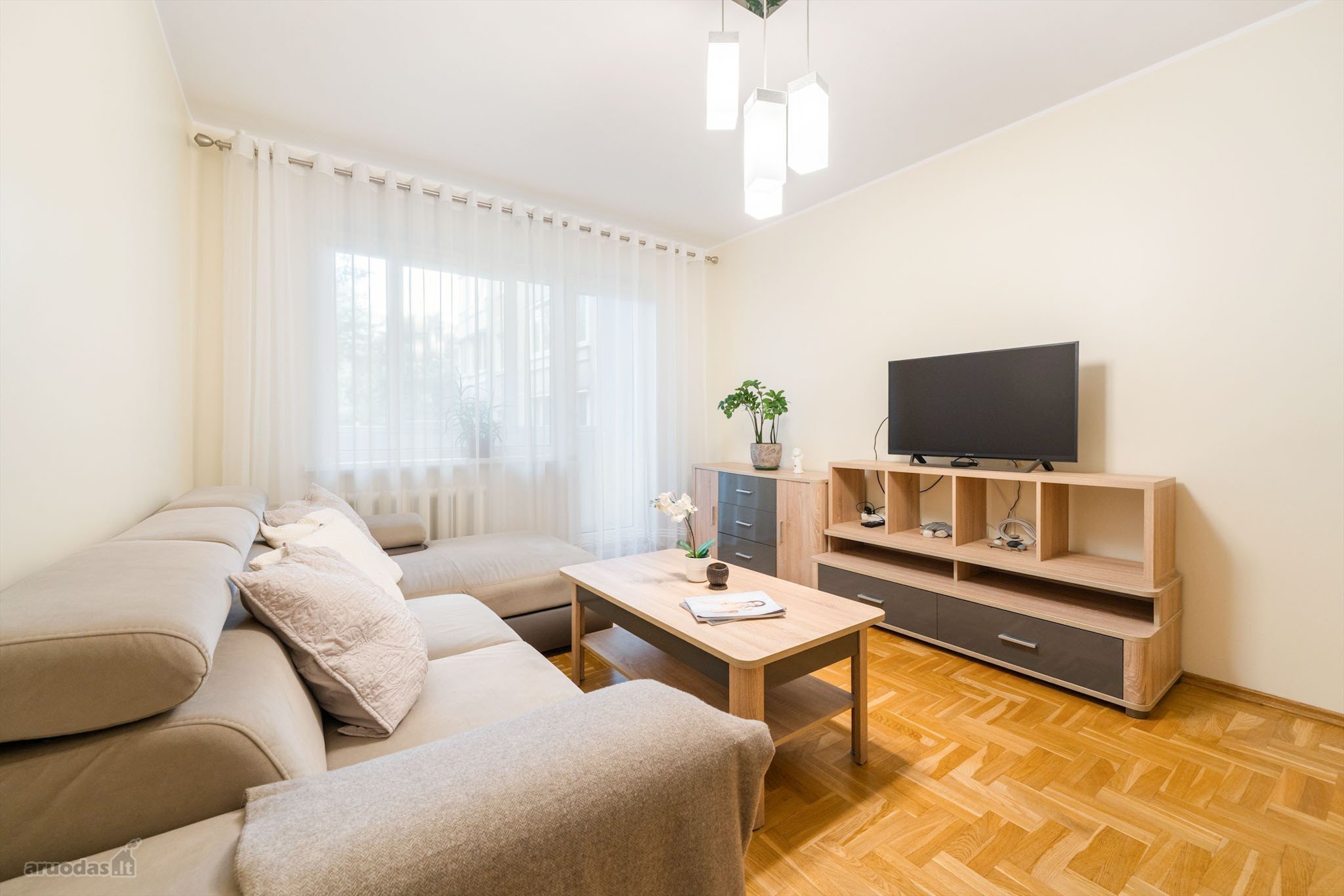 Parduodamas erdvus ir tvarkingas 3 kambarių,