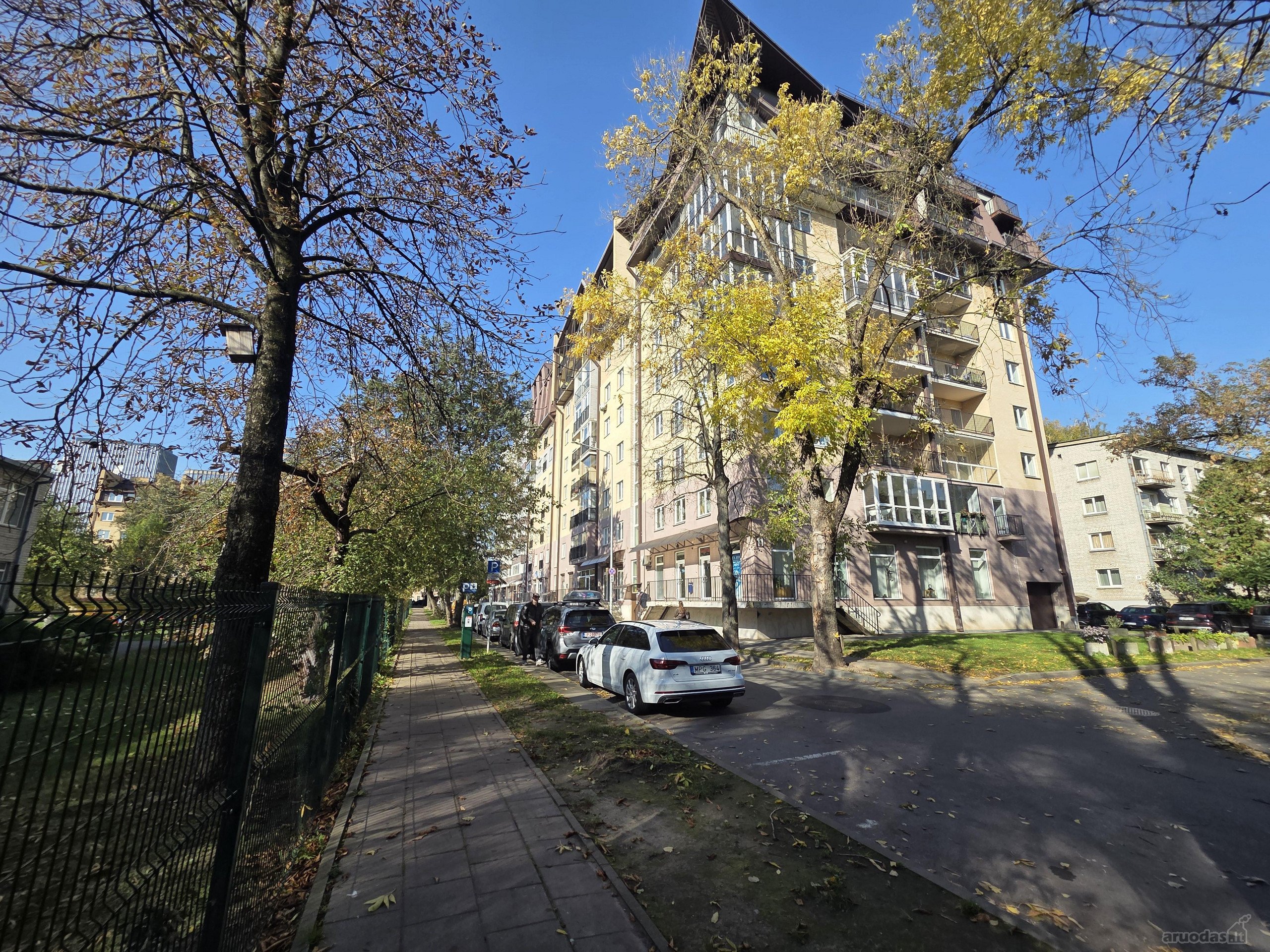 Parduodamas naujai įrengtas 67 kv.m. butas