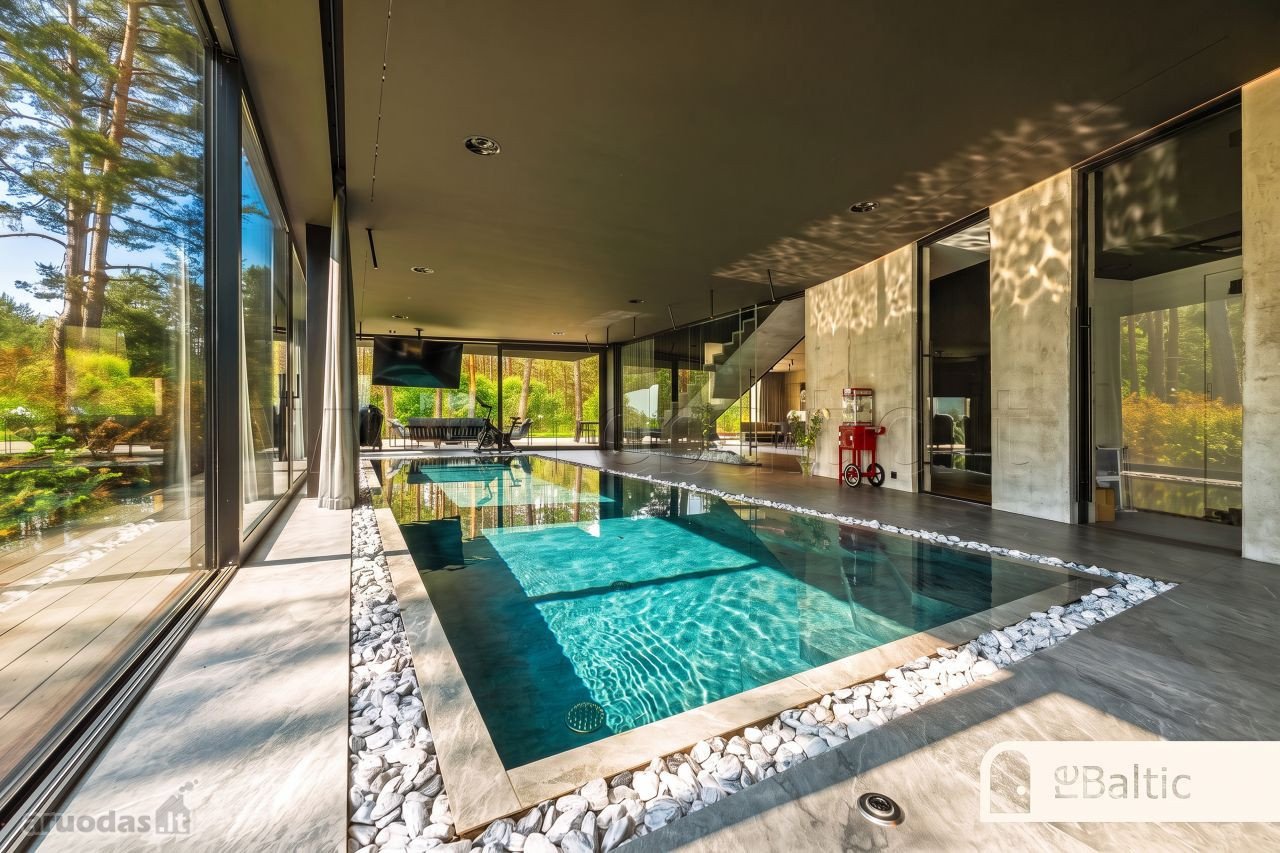 Modernios architektūros namas su privačiu Spa