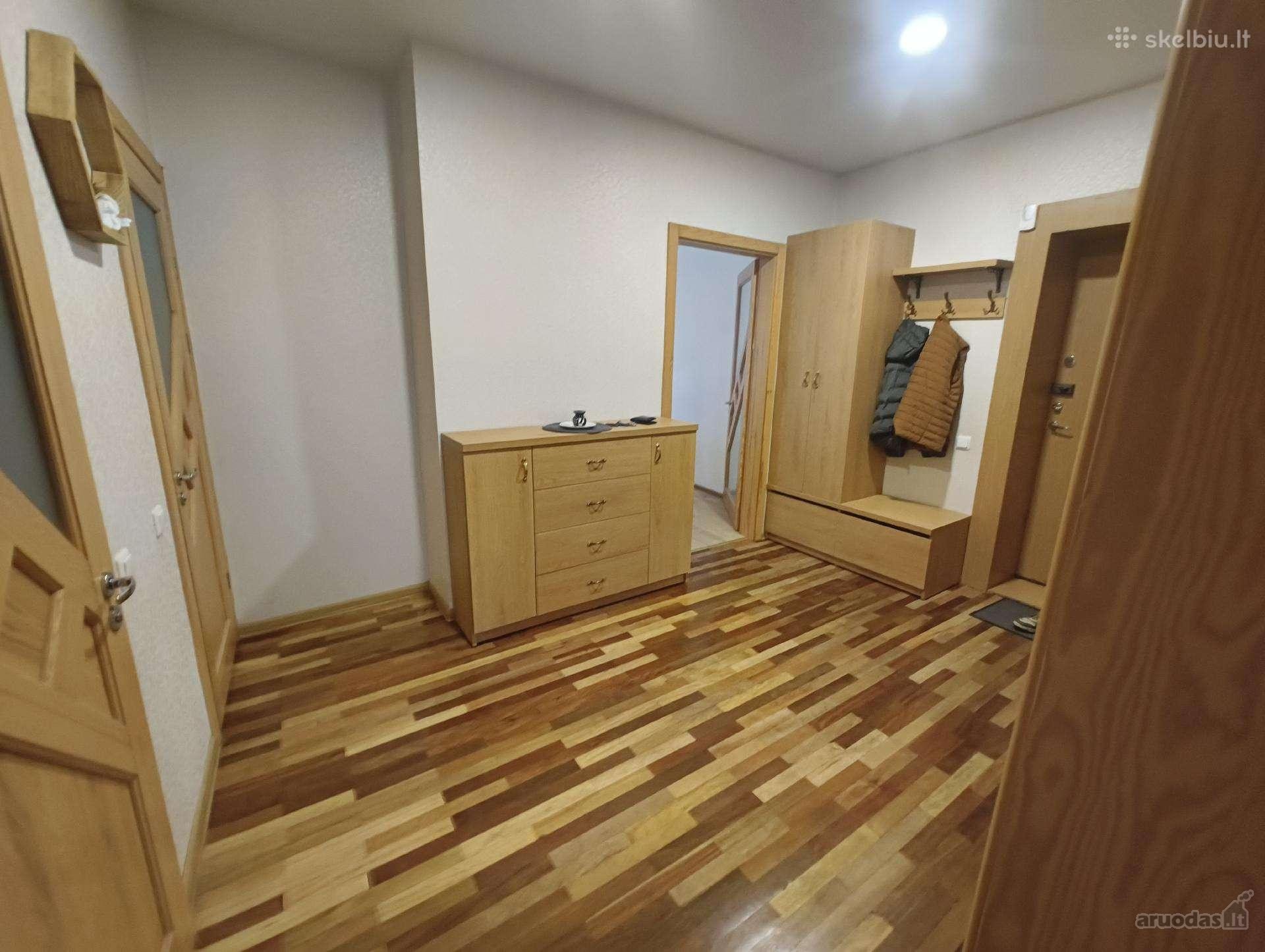 Išnuomojamas 3 k. butas pačiame centre.