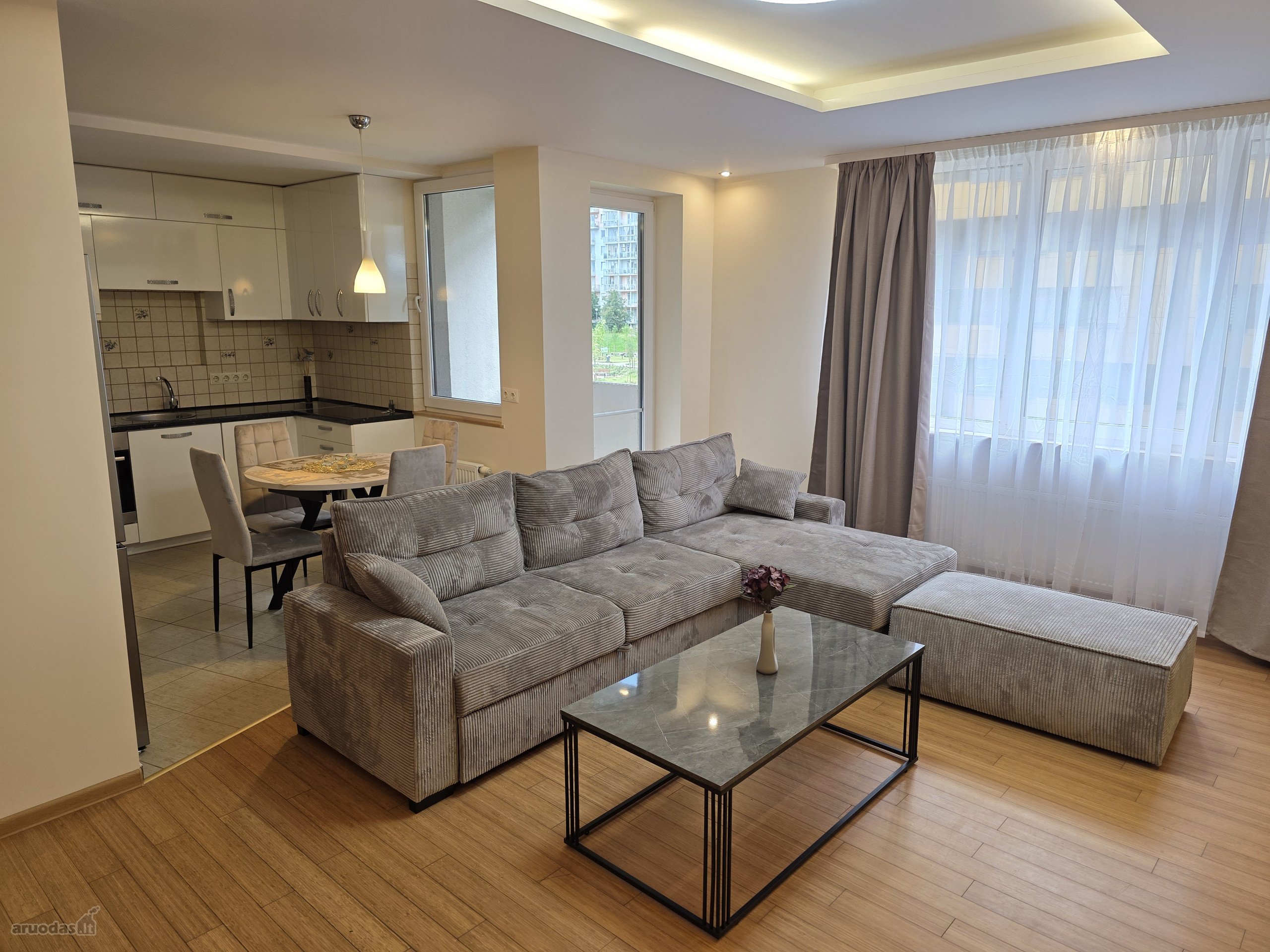 Pašilaičiuose išnuomojamas erdvus 2 kambarių