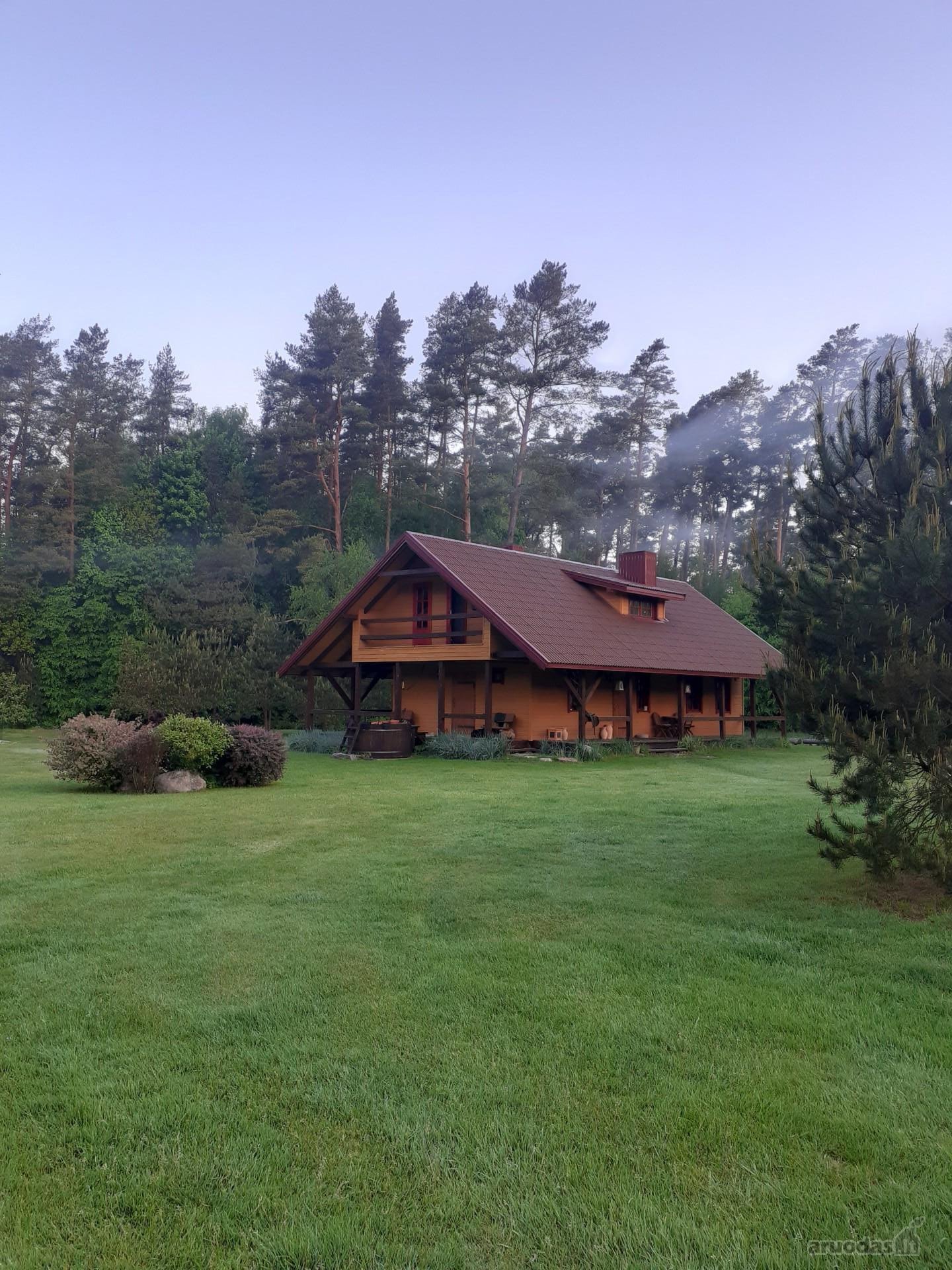 Parduodama jauki miško sodyba su pirtimi