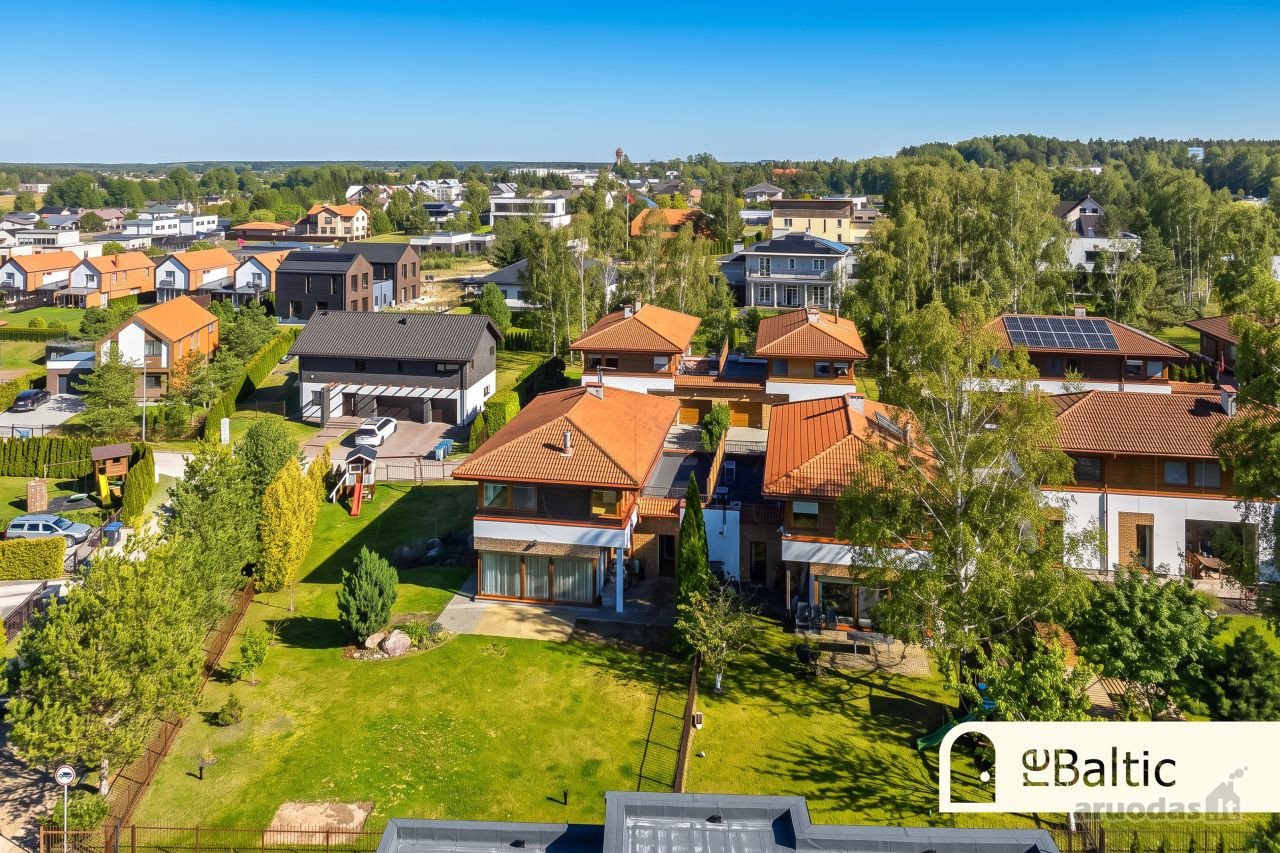Parduodamas pilnai įrengtas 4 kambarių namas
