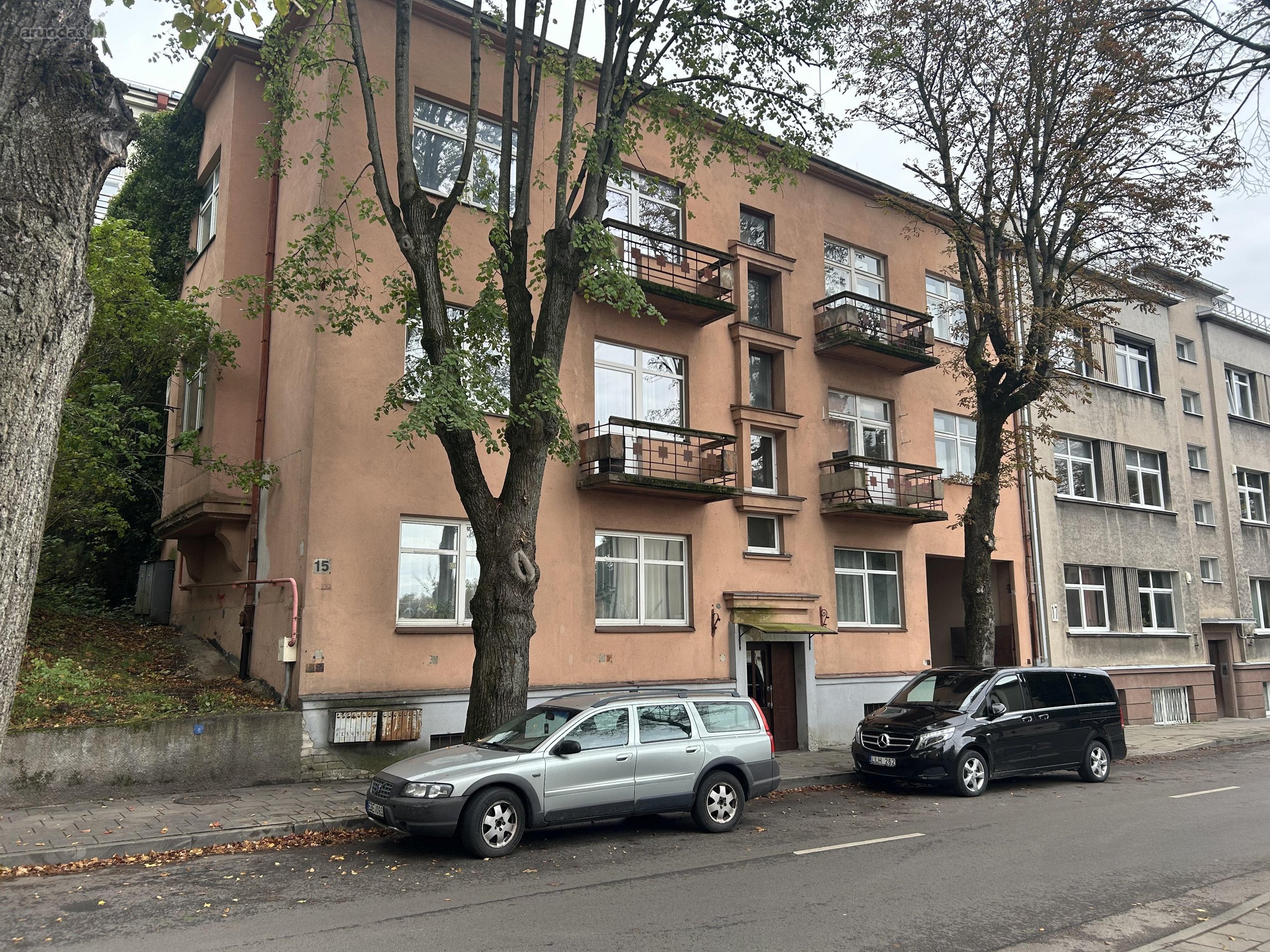 Tarpininku Prašome Netrukdyti, Gerbkime Vieni