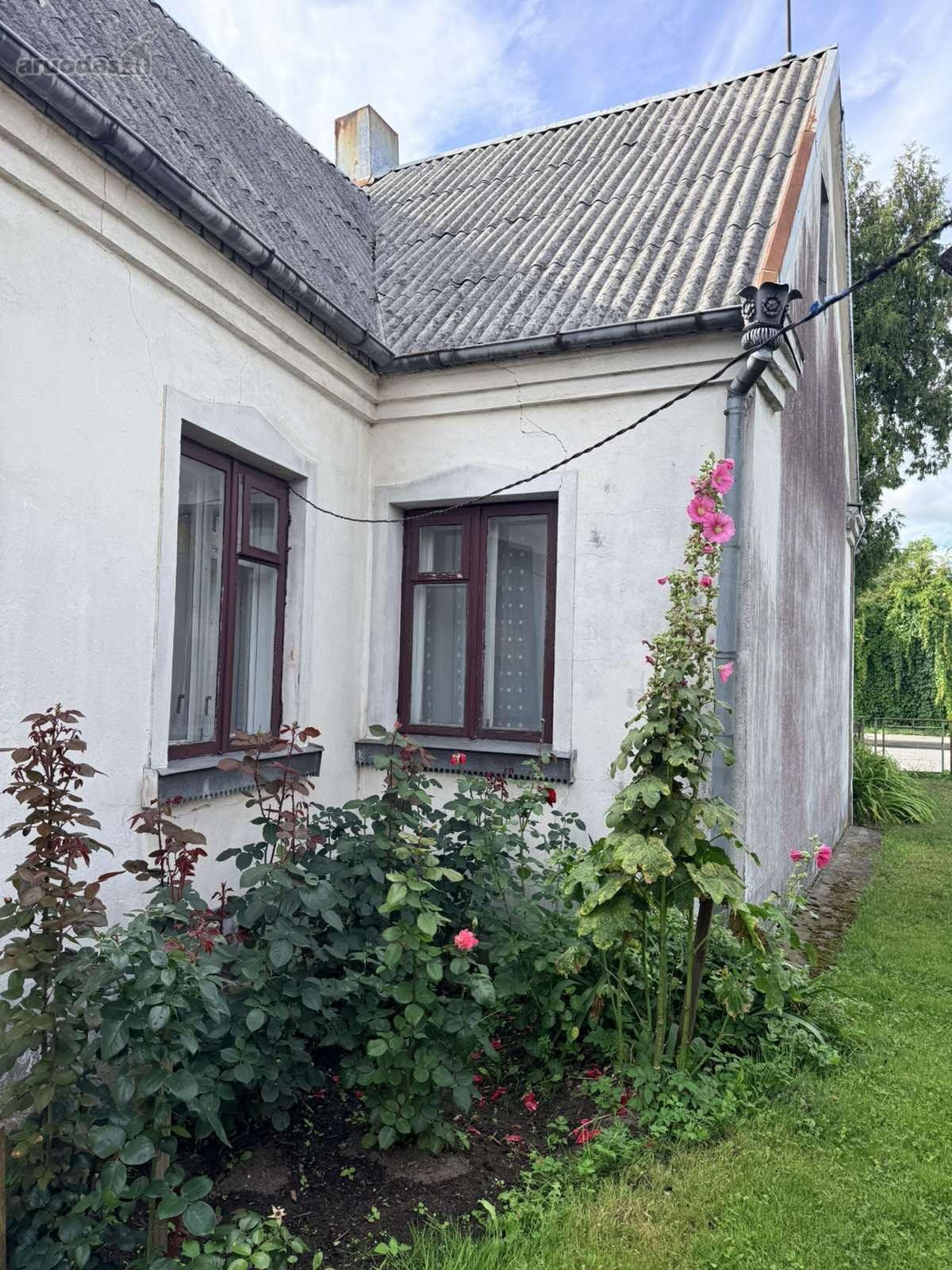 Parduodami Du Gyvenamieji Namai Mieste – 78 000 €