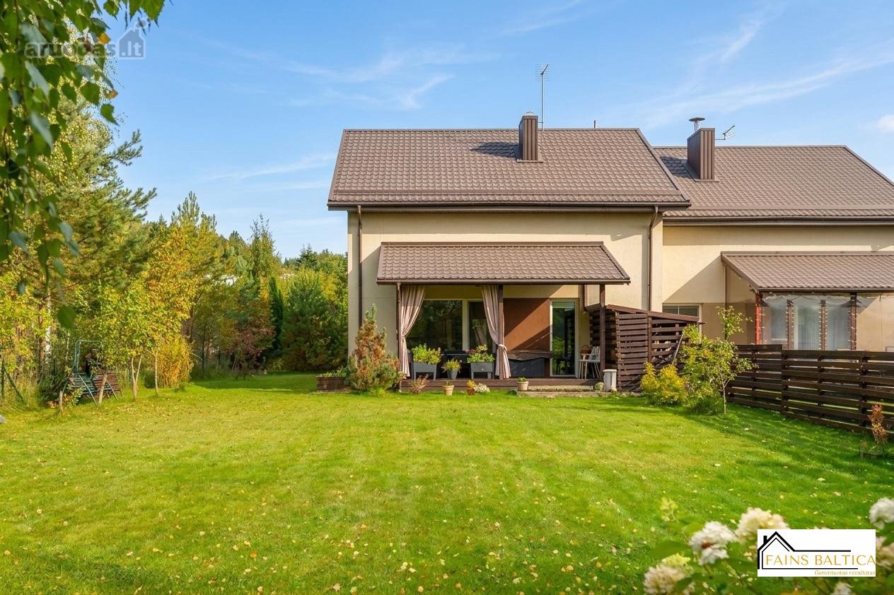 Jaukus 4 Kambarių Namas Mažojoje Riešėje Su