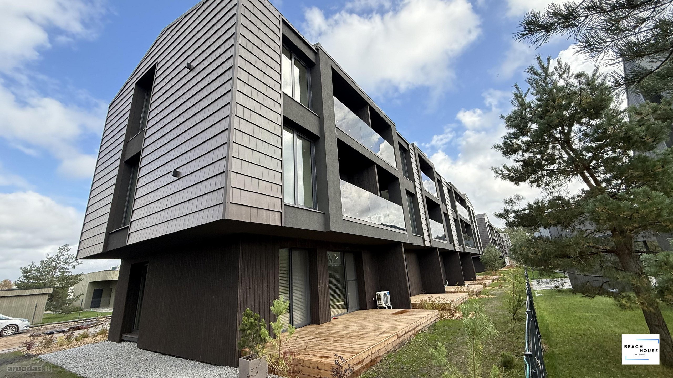 3 kambarių apartamentai su pilna apdaila ir