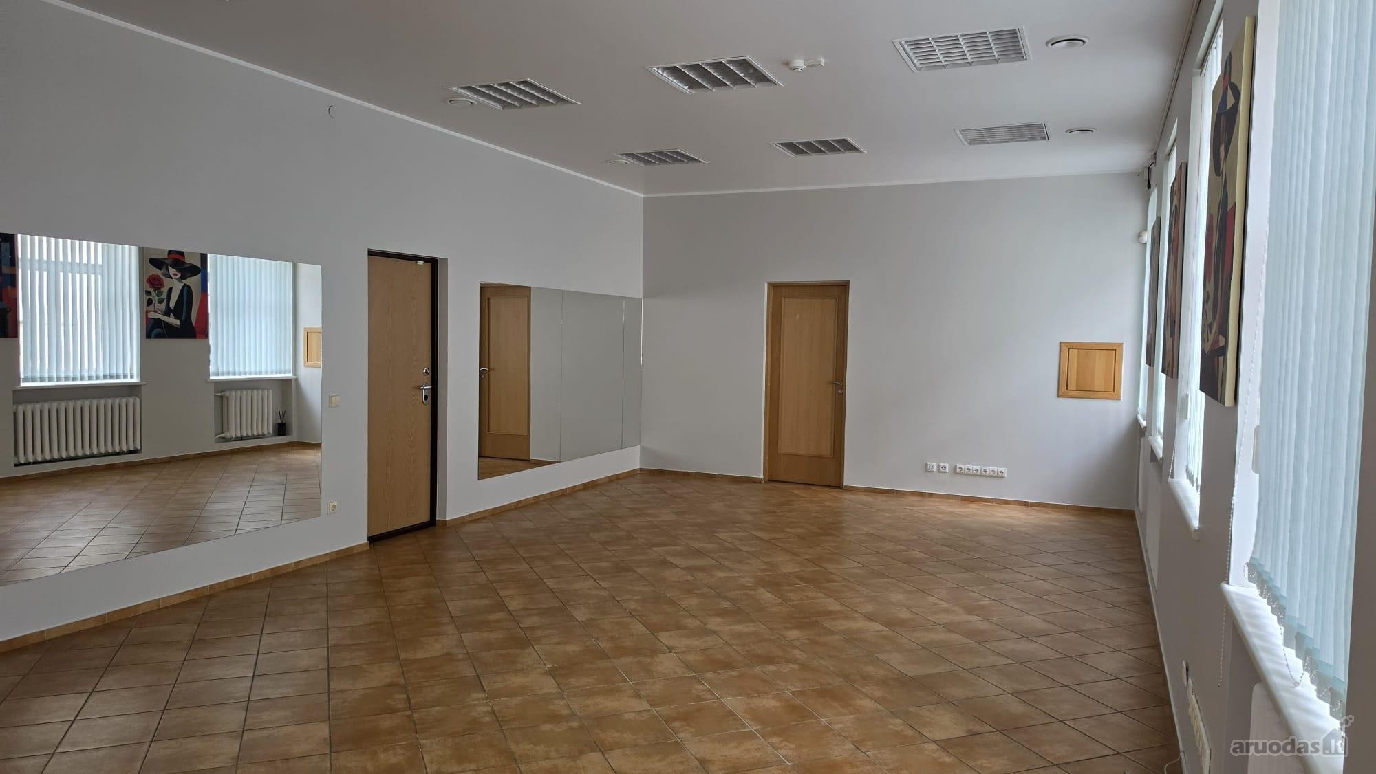 Išnuomojama erdvi patalpa esanti miesto