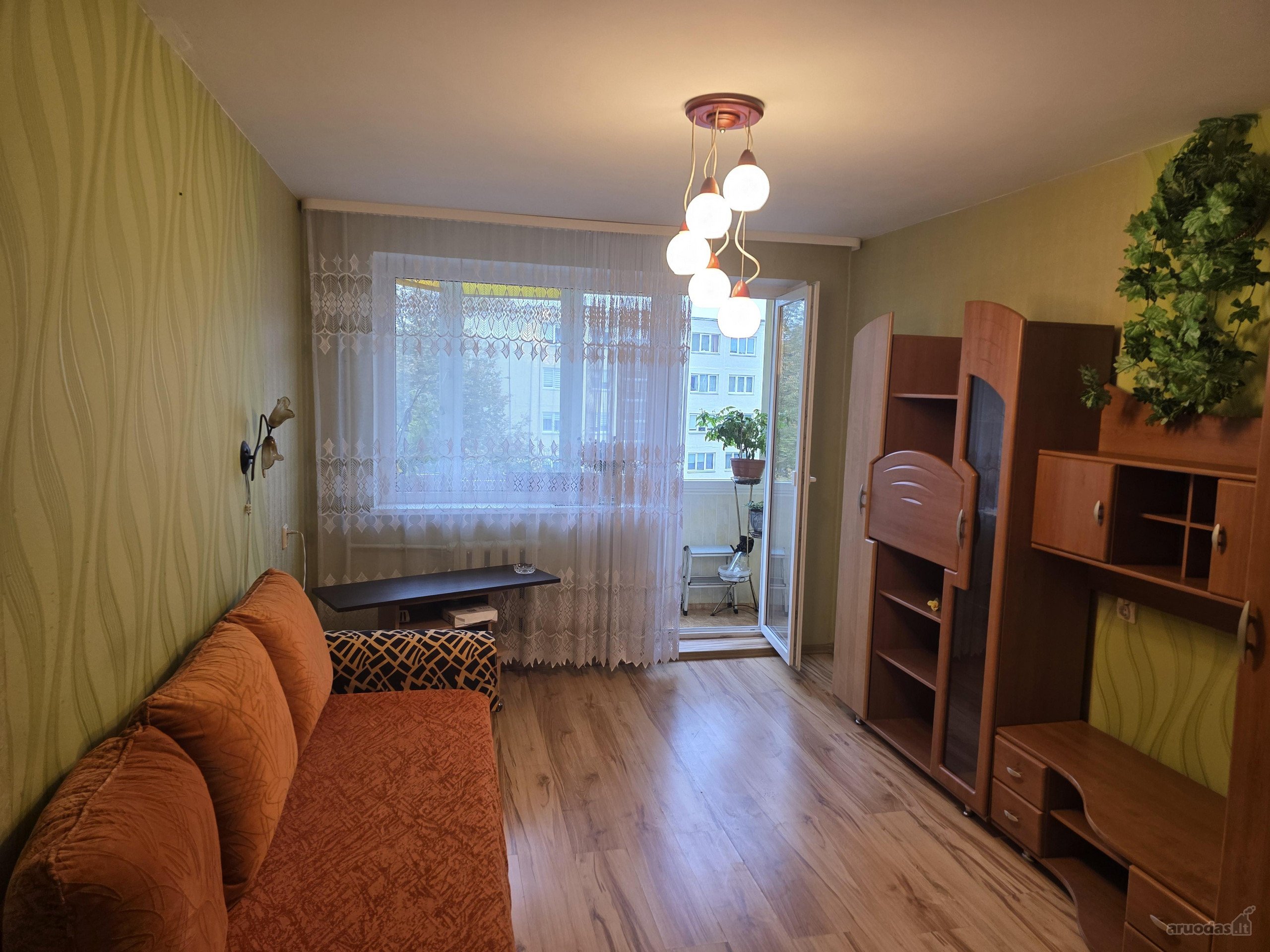 Parduodamas 2 kambarių butas 4 aukšte.