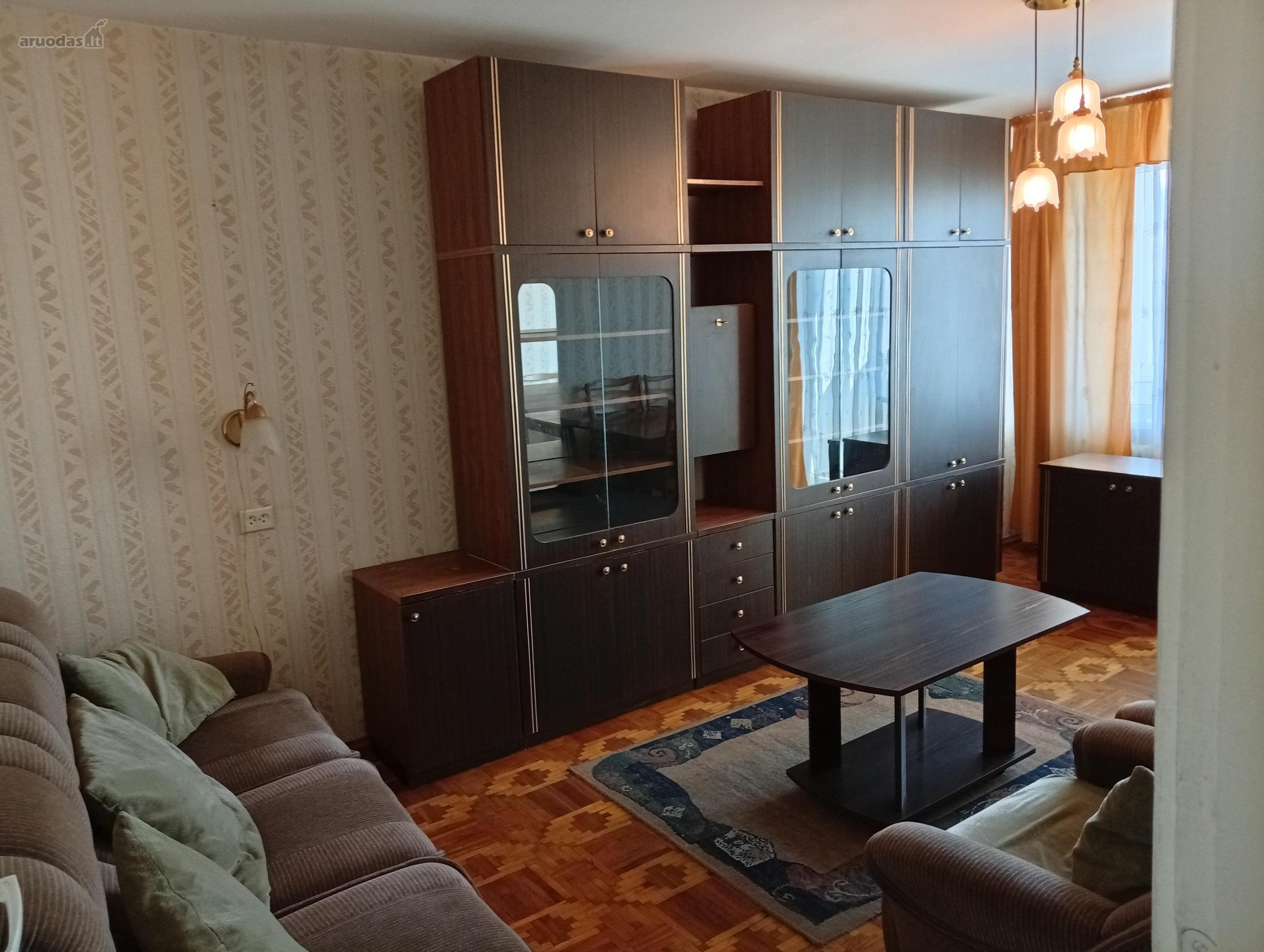 Parduodamas 3 Nepereinamų Kambarių Butas Su