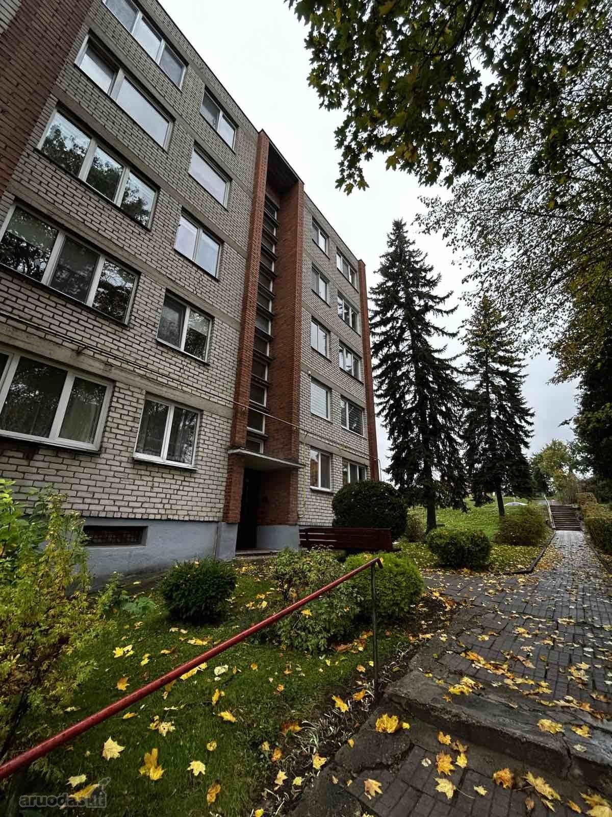 Parduodamas 3 - jų kambarių butas, mūriniame