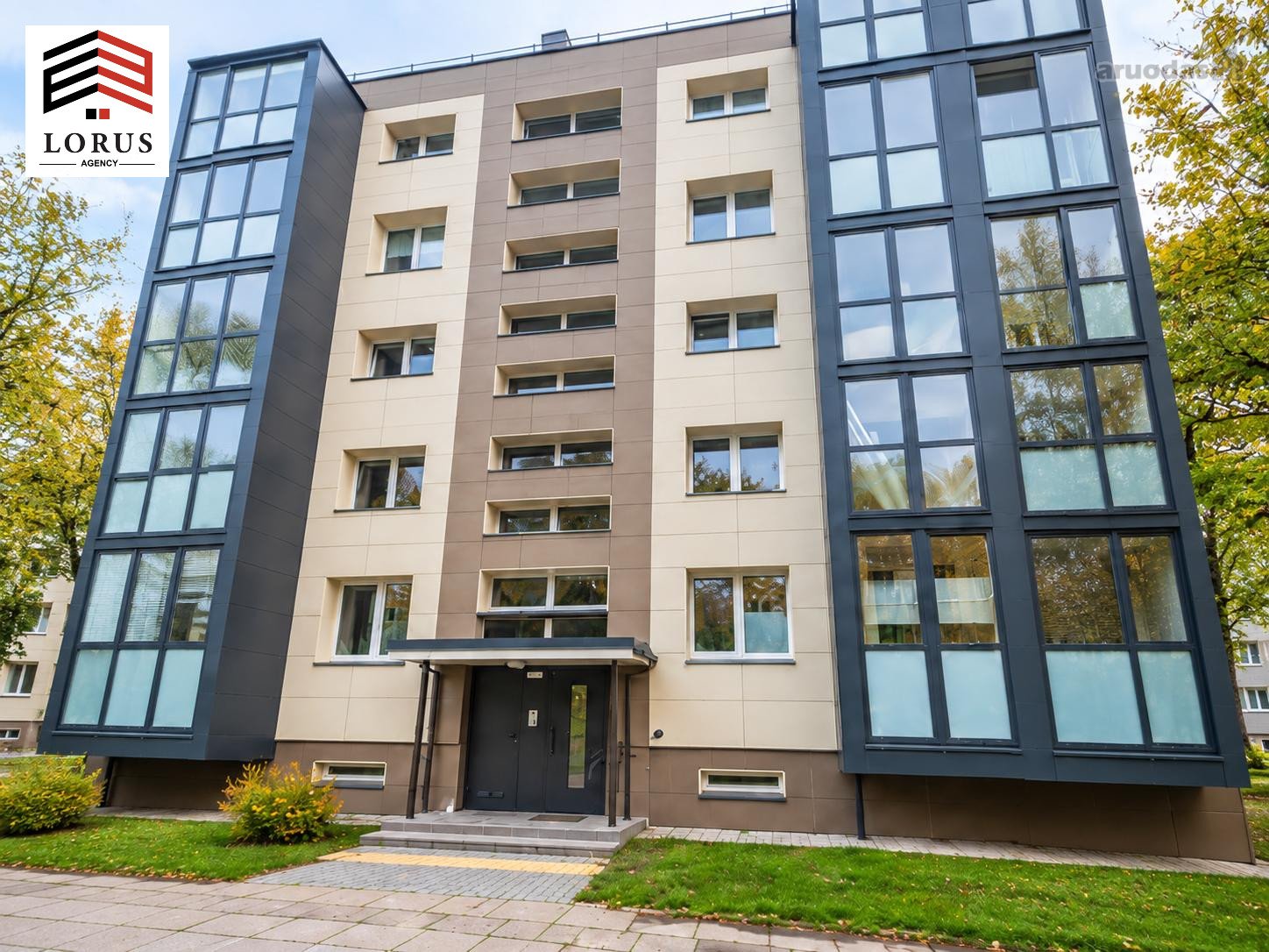 Išnuomojamas 2 Kambarių Butas Renovuotame Name