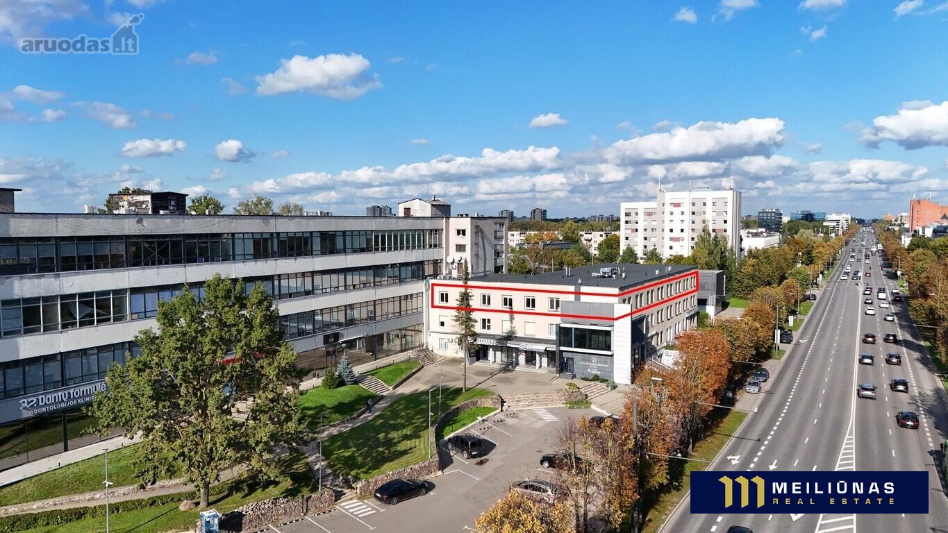 868 kv. m komercinės patalpos su aikštele