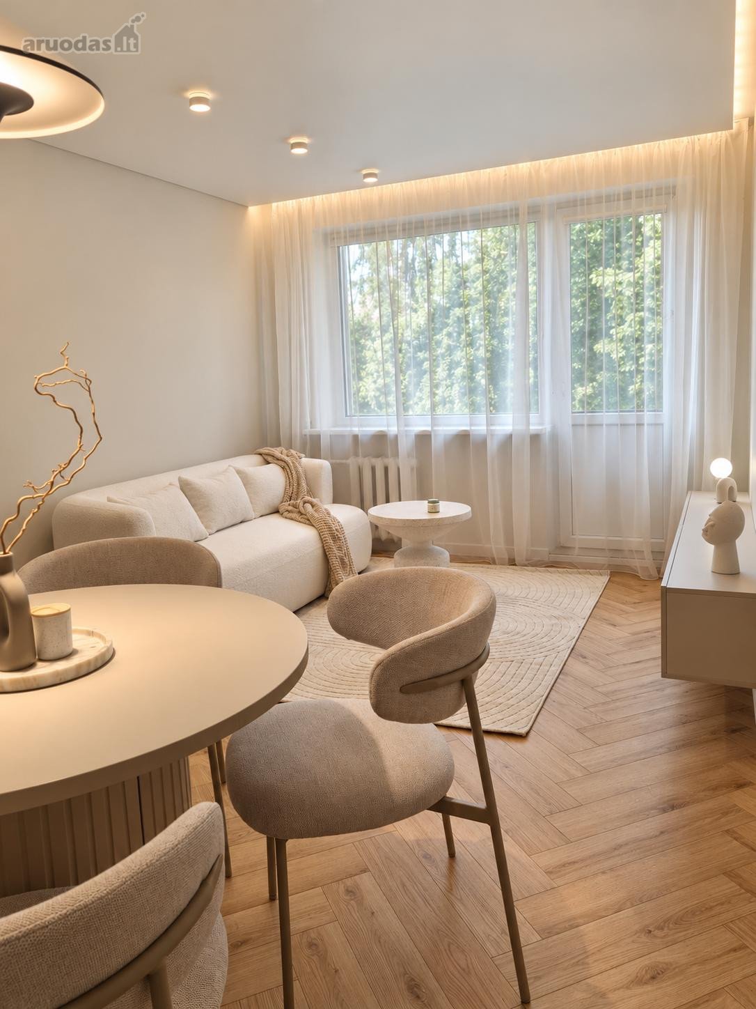 Parduodamas pilnai atnaujintas 2 kambarių, 47