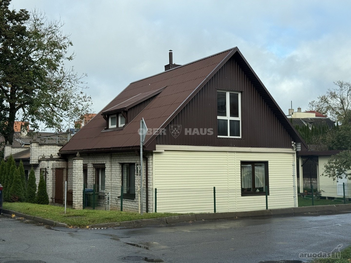 Puikioje vietoje, Klevų g., centrinėje miesto