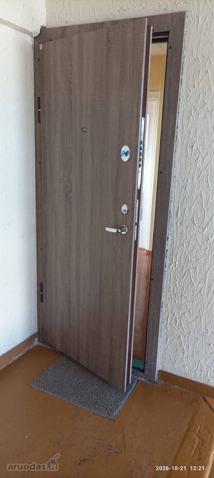 Be Tarpininkų parduodamas trijų kambarių