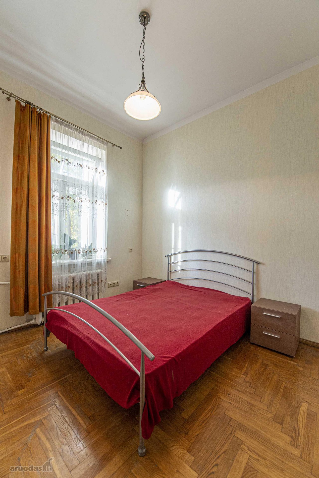 Nuomuojamas trijų kambarių butas Kauno centre