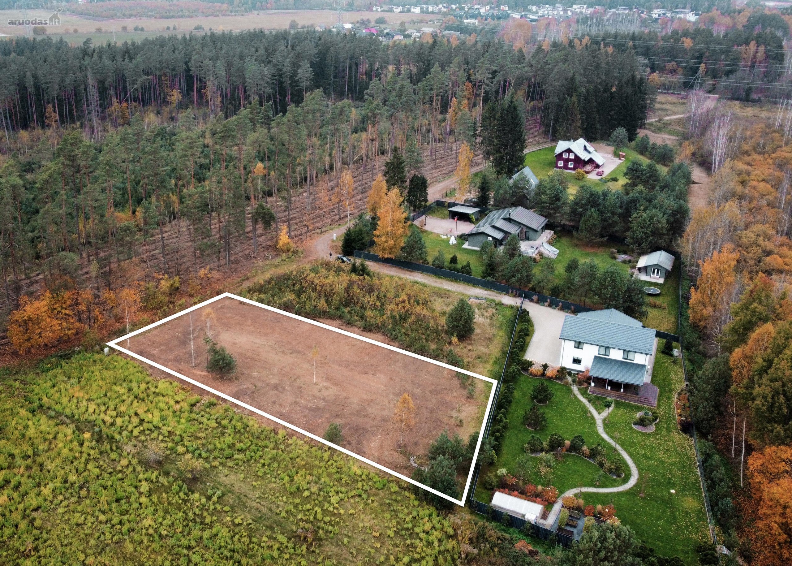 Parduodamas 19 arų erdvus, statyboms