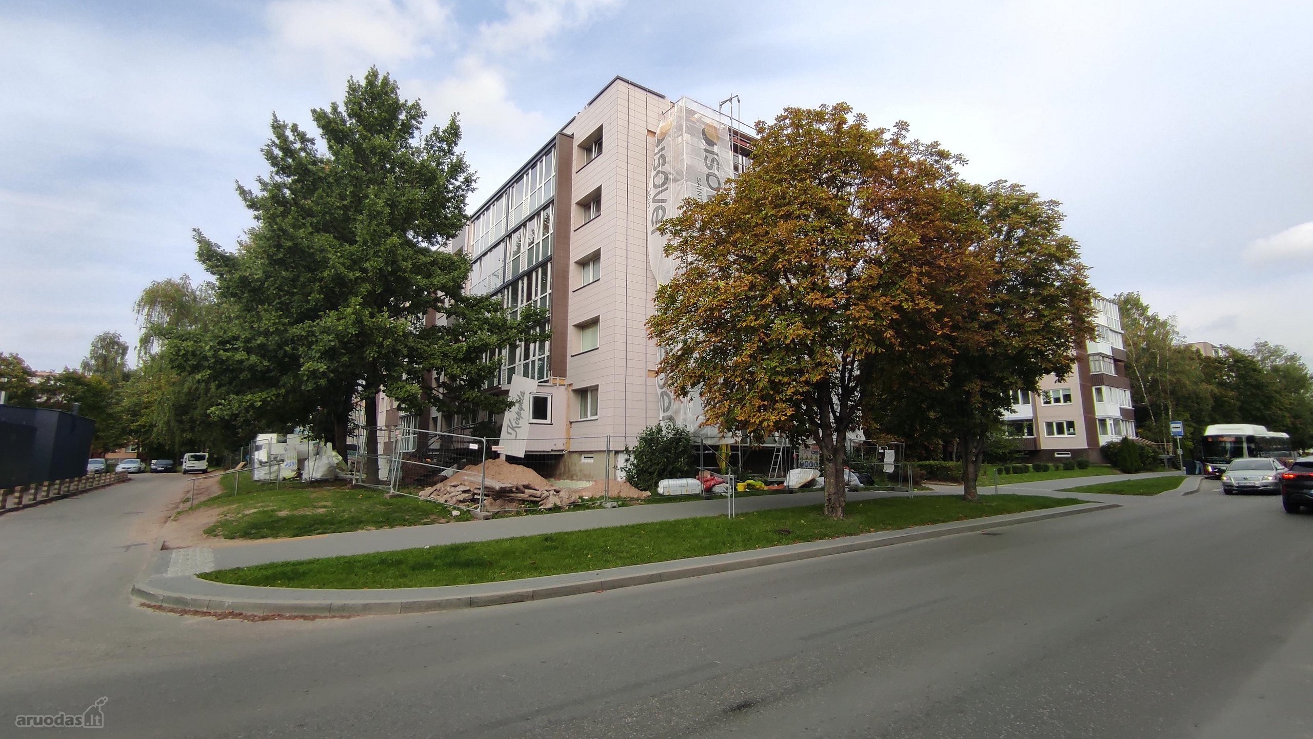 Parduodamas šviesus ir šiltas 3 kambarių