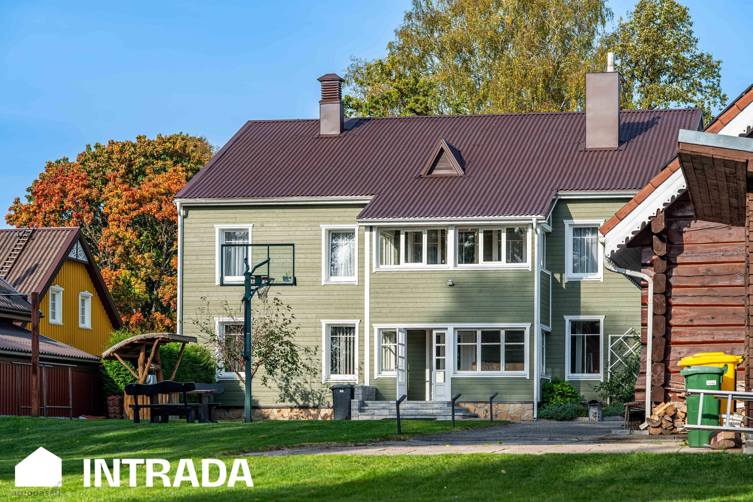 Darbėnų Centre Parduodamas 485,71 M² Pastatų
