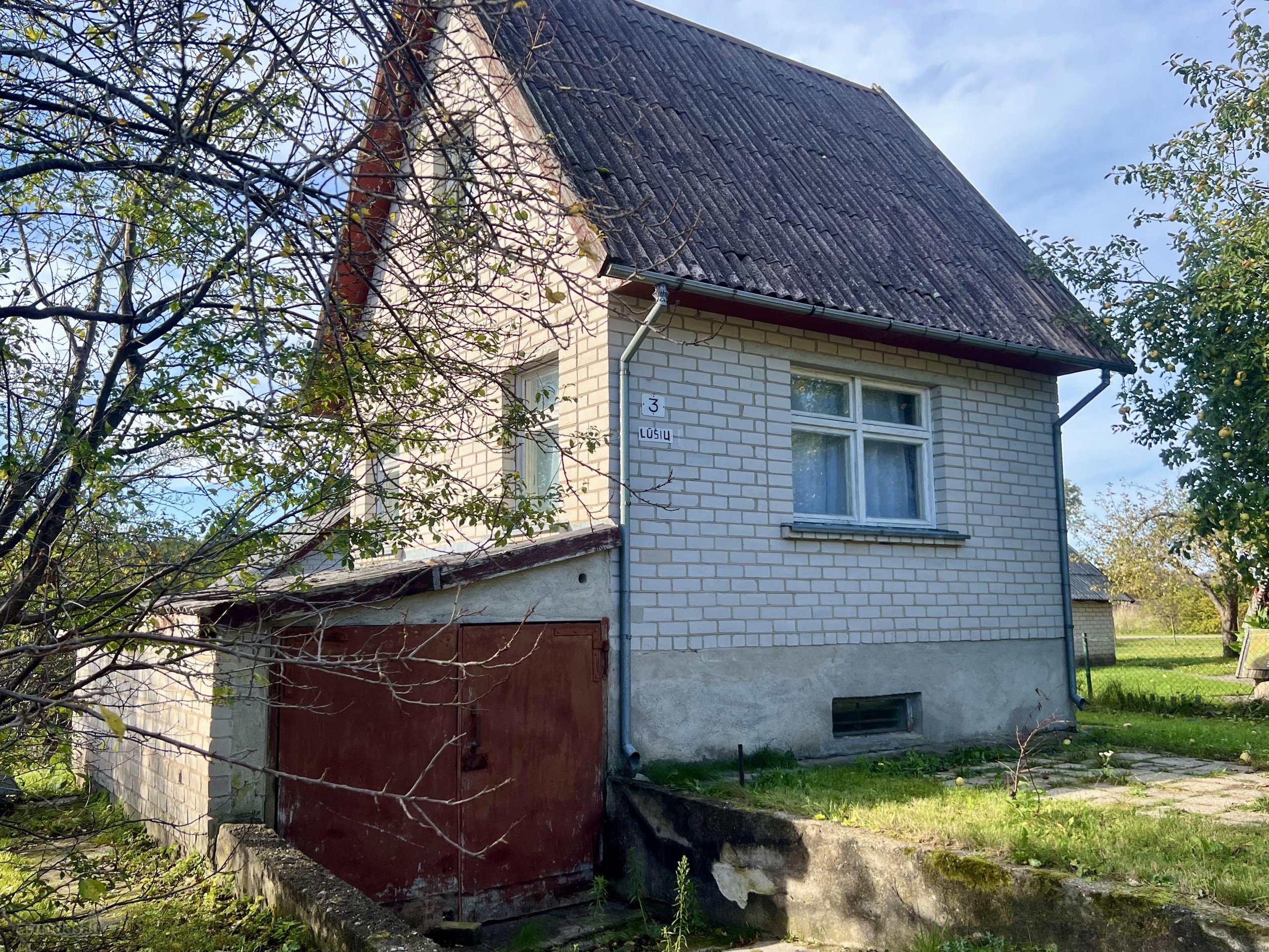 Parduodamas mūrinis dviejų aukštų sodo namas