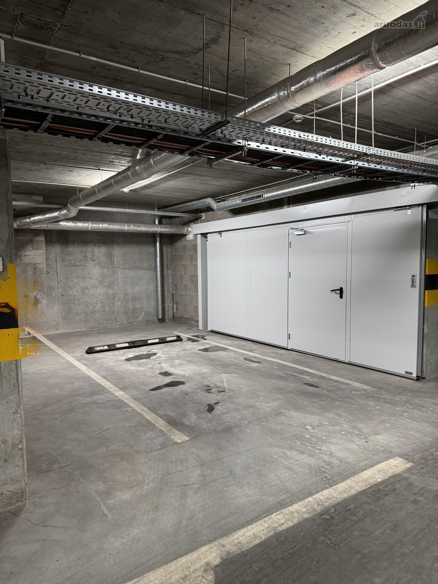 Išnuomojama Itin Didelė (25m2) Požeminė
