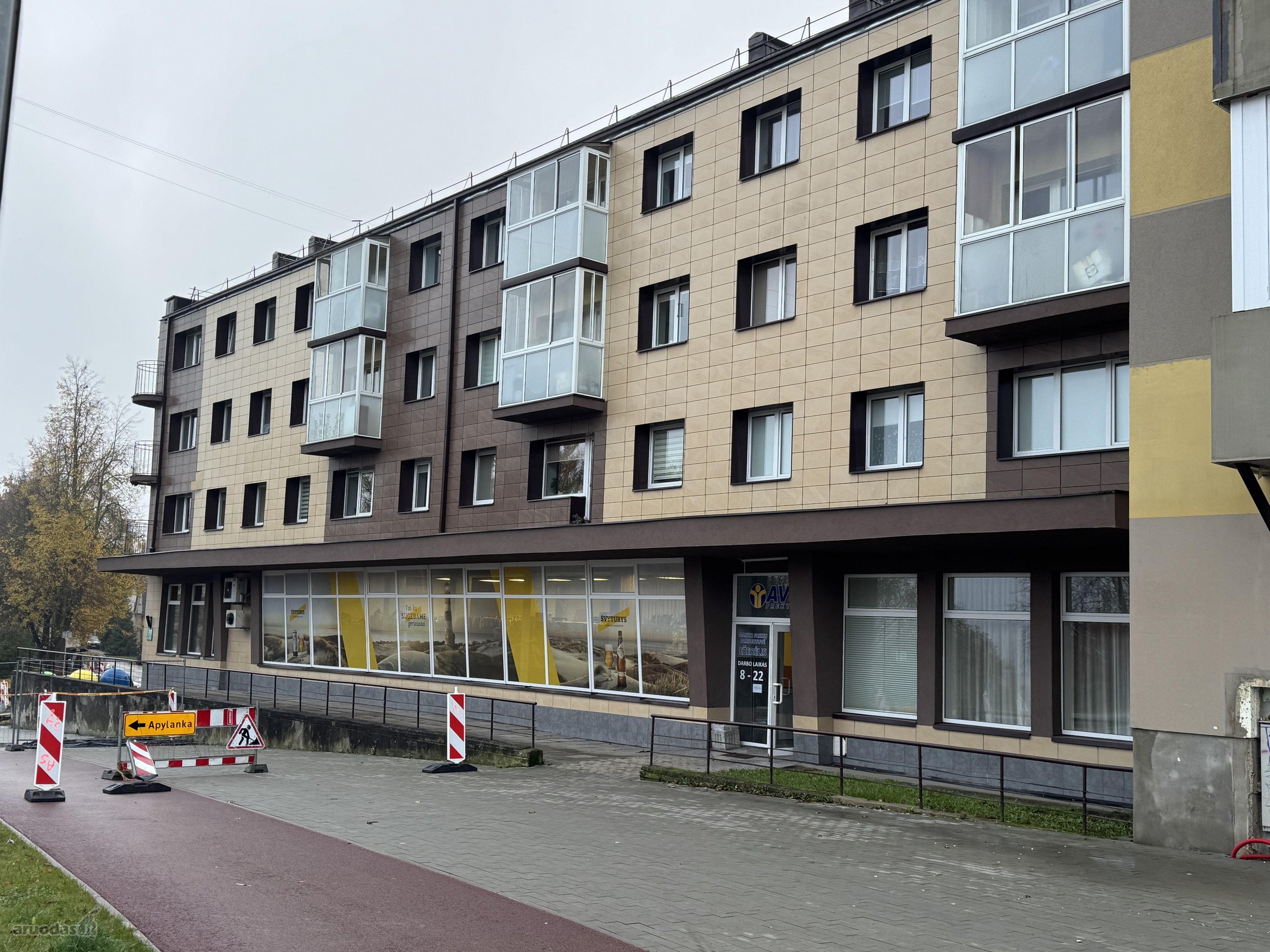 Lokacija: centrinėje miesto dalyje, tačiau