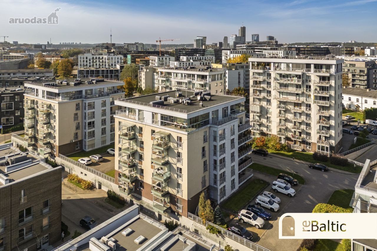 Stilingas dviejų kambarių butas su didele